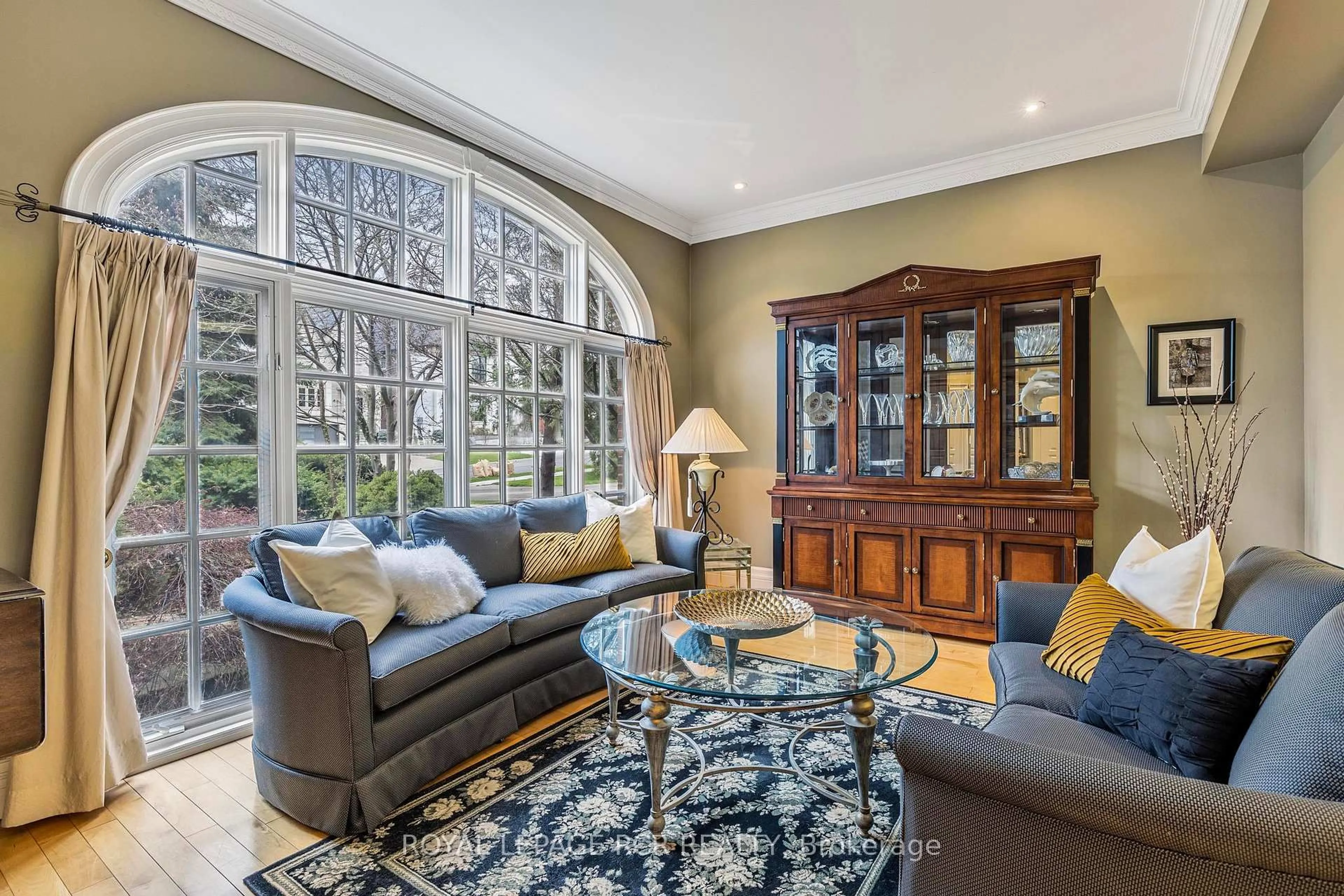 Living room with furniture, unknown for 34 Garden Ave, Richmond Hill Ontario L4C 6L9