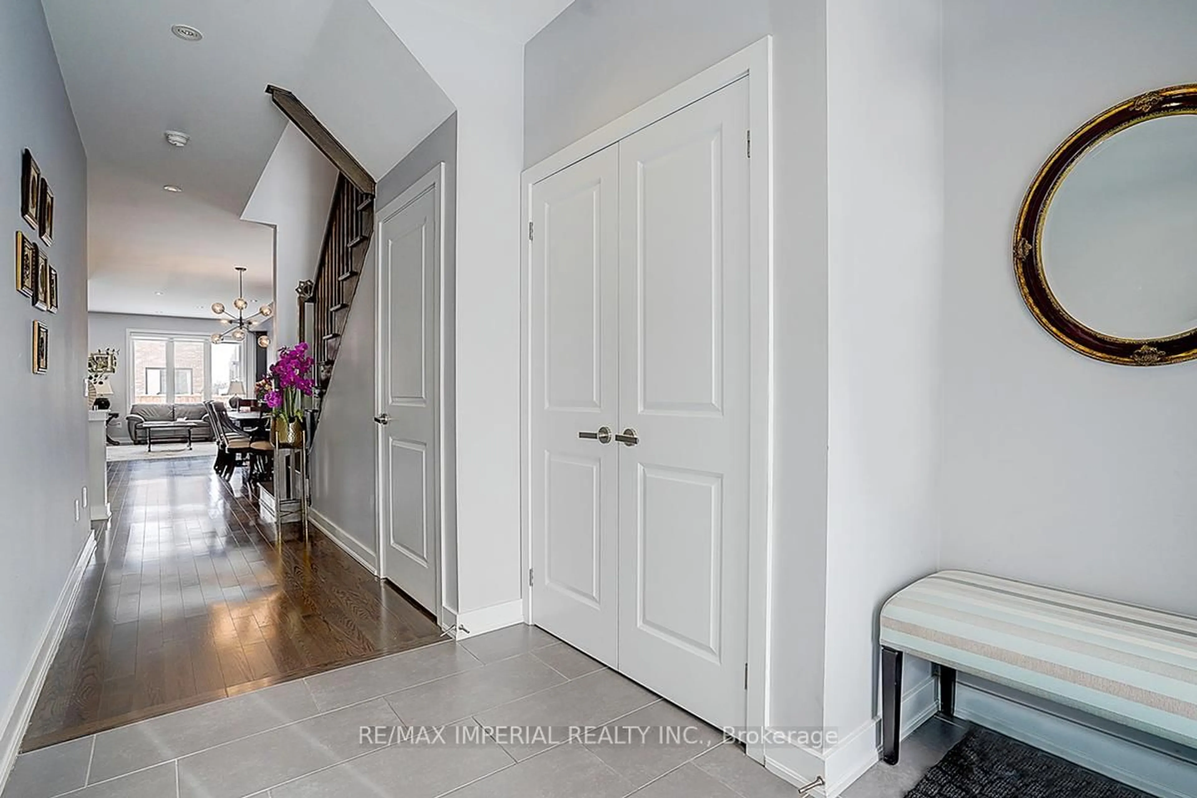 Indoor entryway for 100 Dariole Dr, Richmond Hill Ontario L4E 0Y8