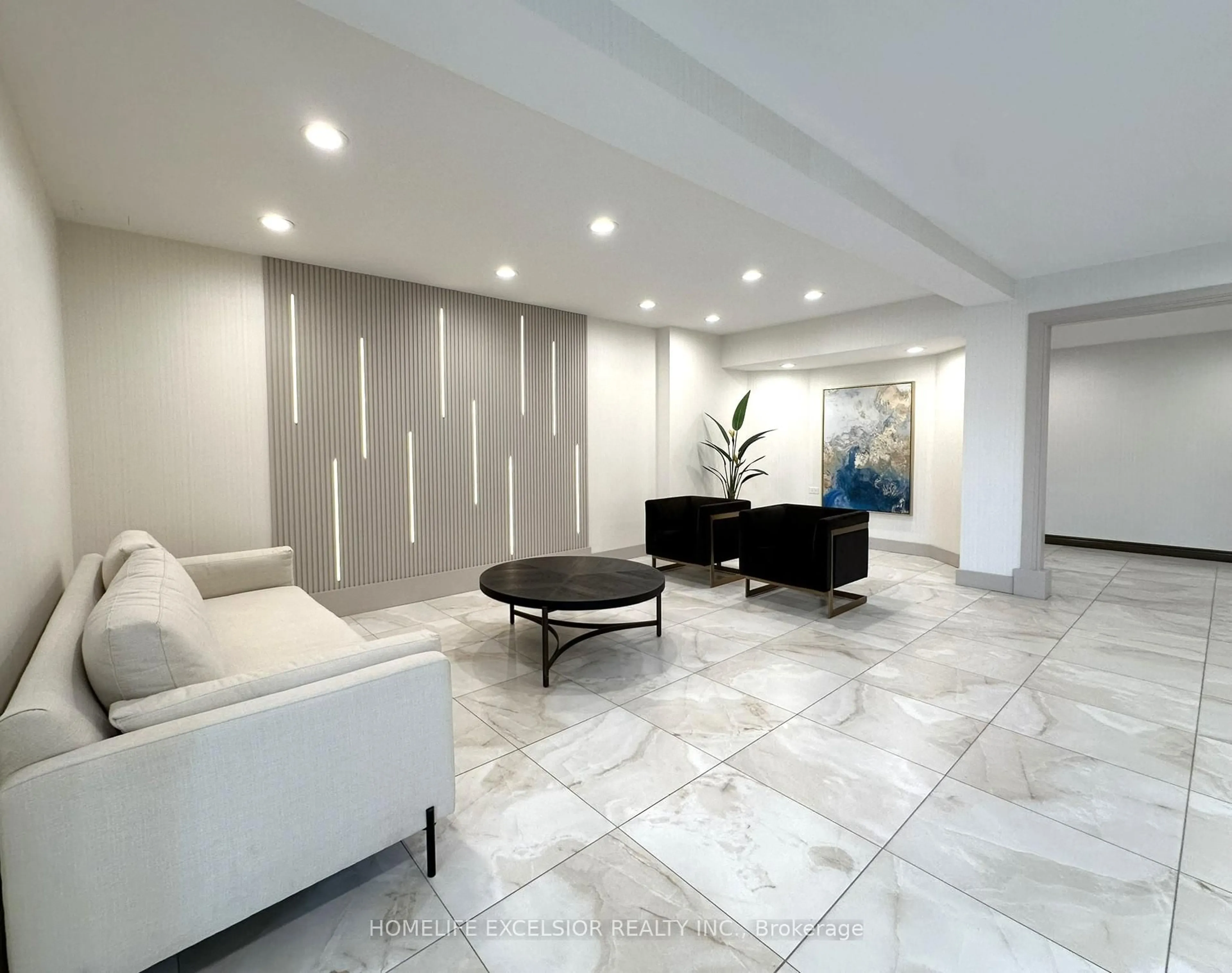 Lobby for 32 Clarissa Dr #120, Richmond Hill Ontario L4C 9R7