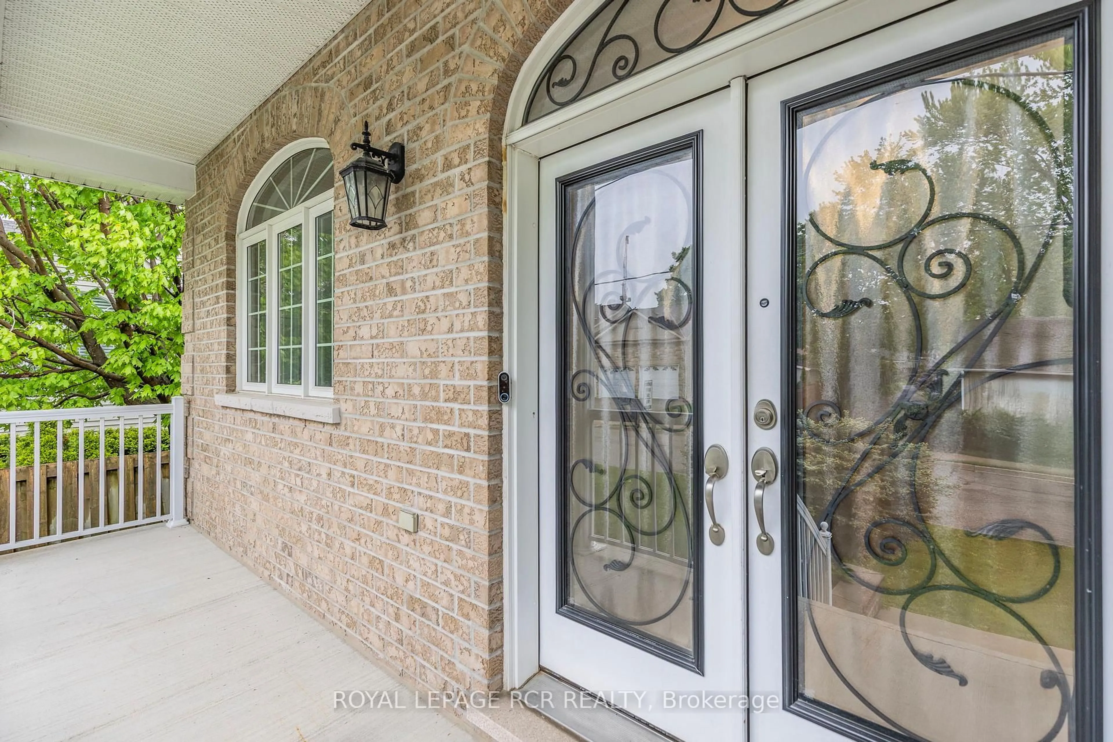 Indoor entryway for 55 Nelson St, Bradford West Gwillimbury Ontario L3Z 1E4
