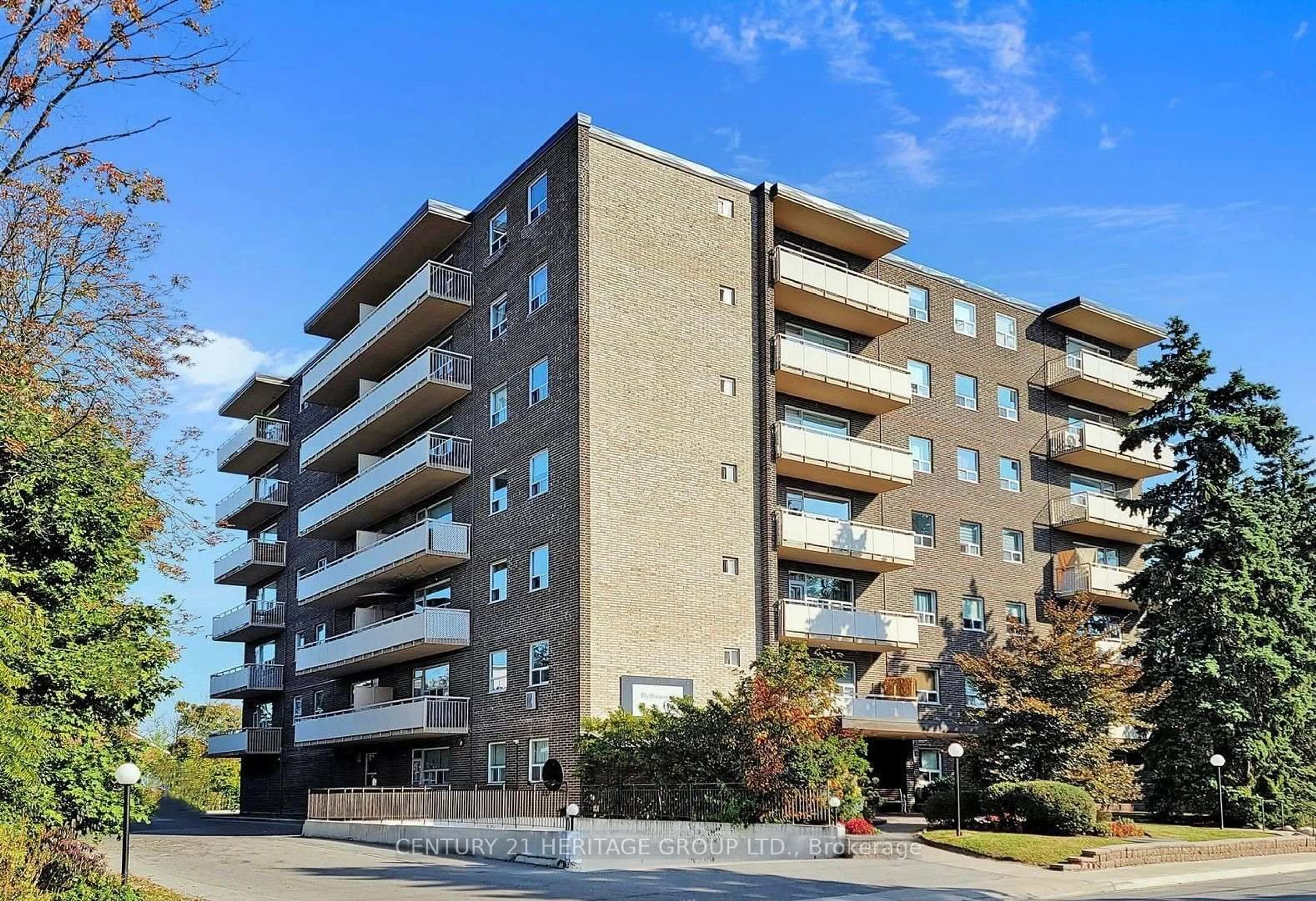 Patio, building for 67 Richmond St #304, Richmond Hill Ontario L4C 3Y3