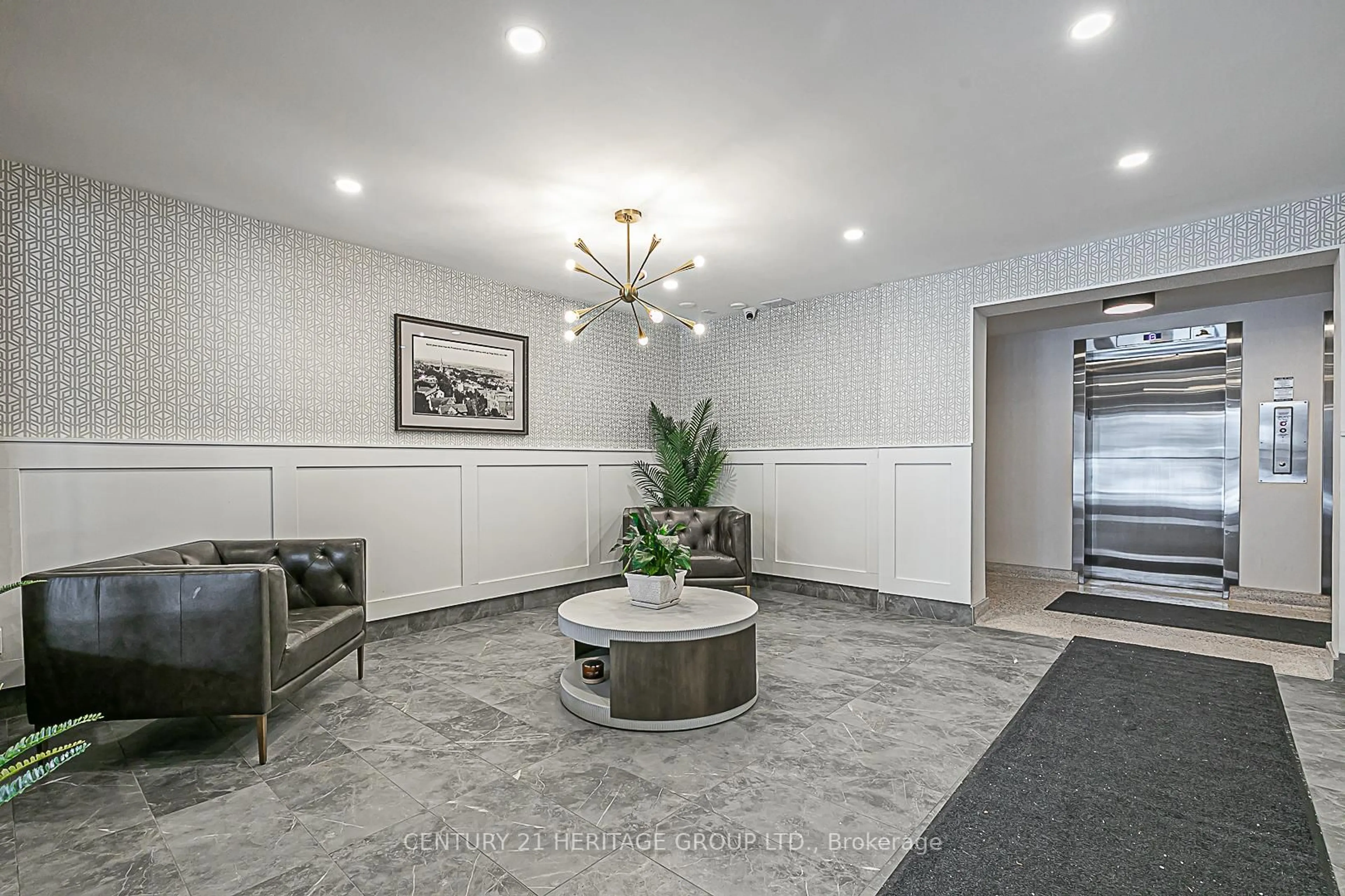 Lobby for 67 Richmond St #304, Richmond Hill Ontario L4C 3Y3