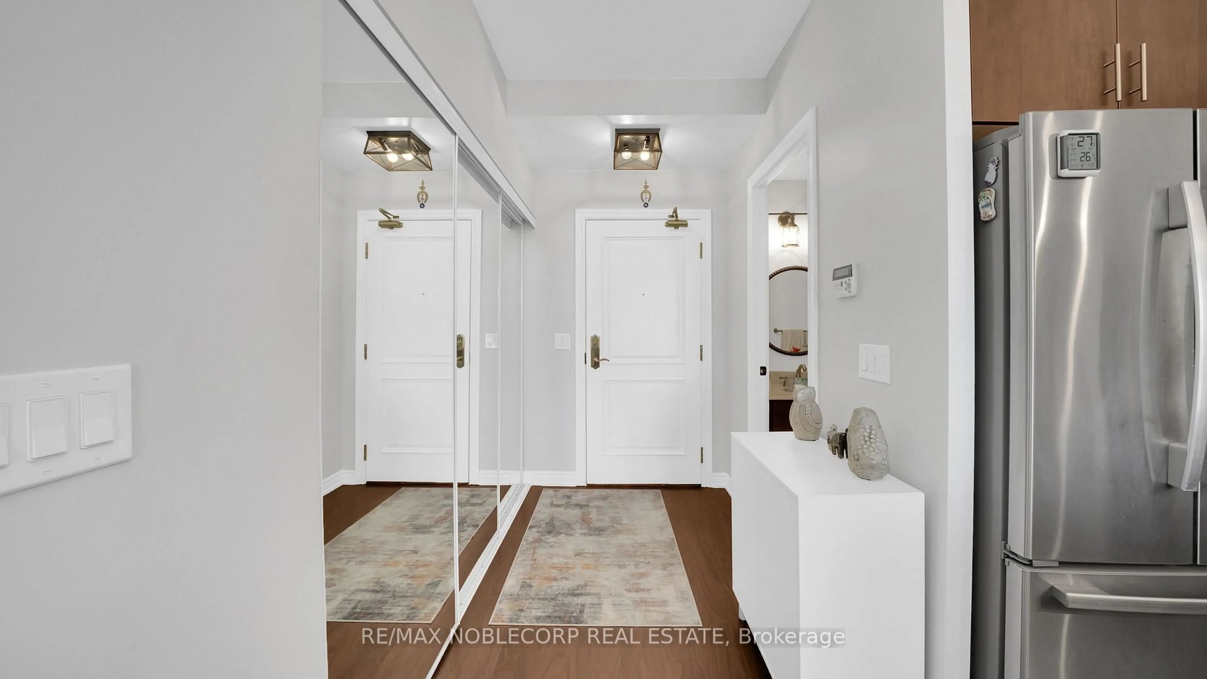 Indoor entryway for 9245 Jane St #1515, Vaughan Ontario L6A 0J9