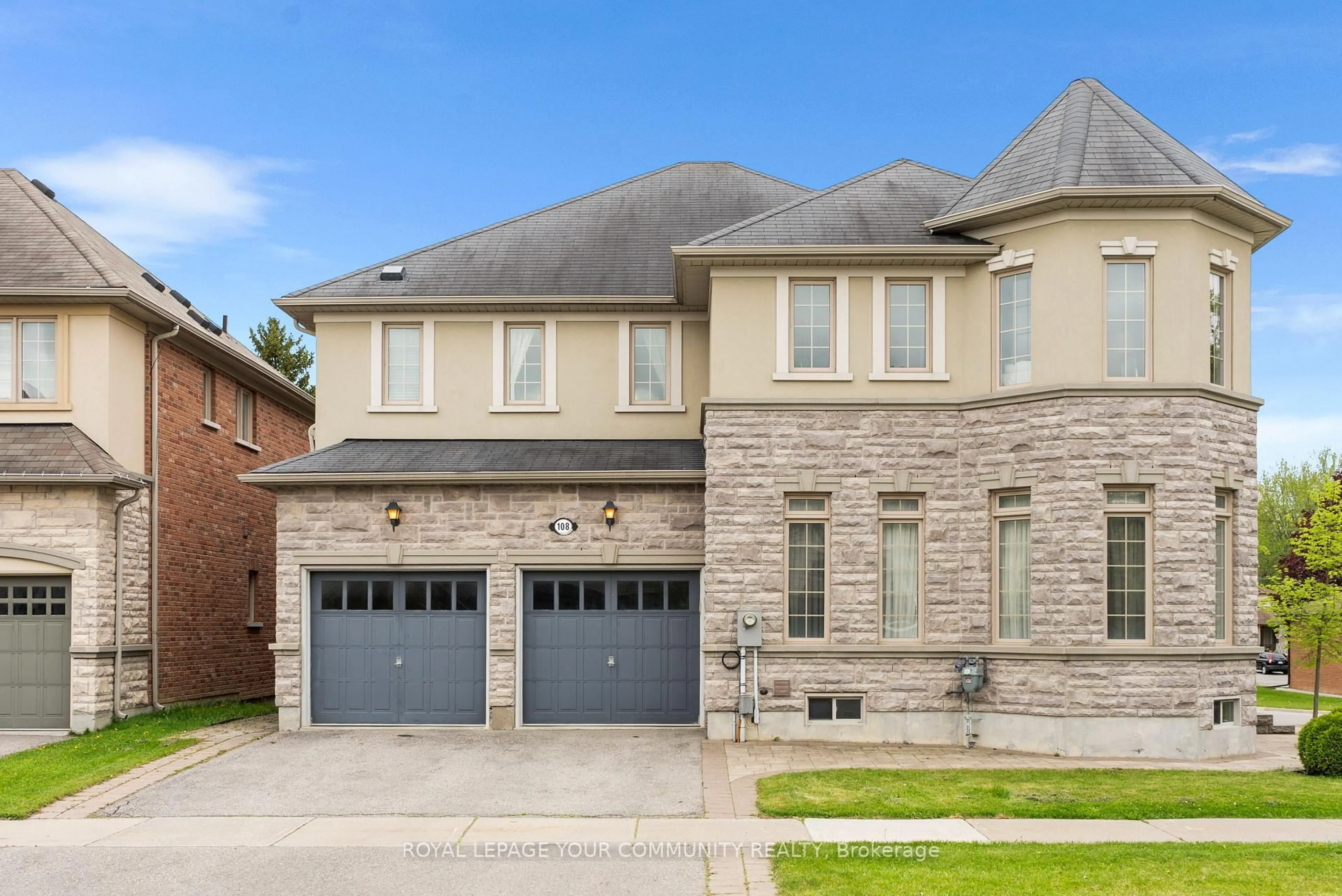 Home with brick exterior material, street for 108 Headwater Cres, Richmond Hill Ontario L4E 0T2