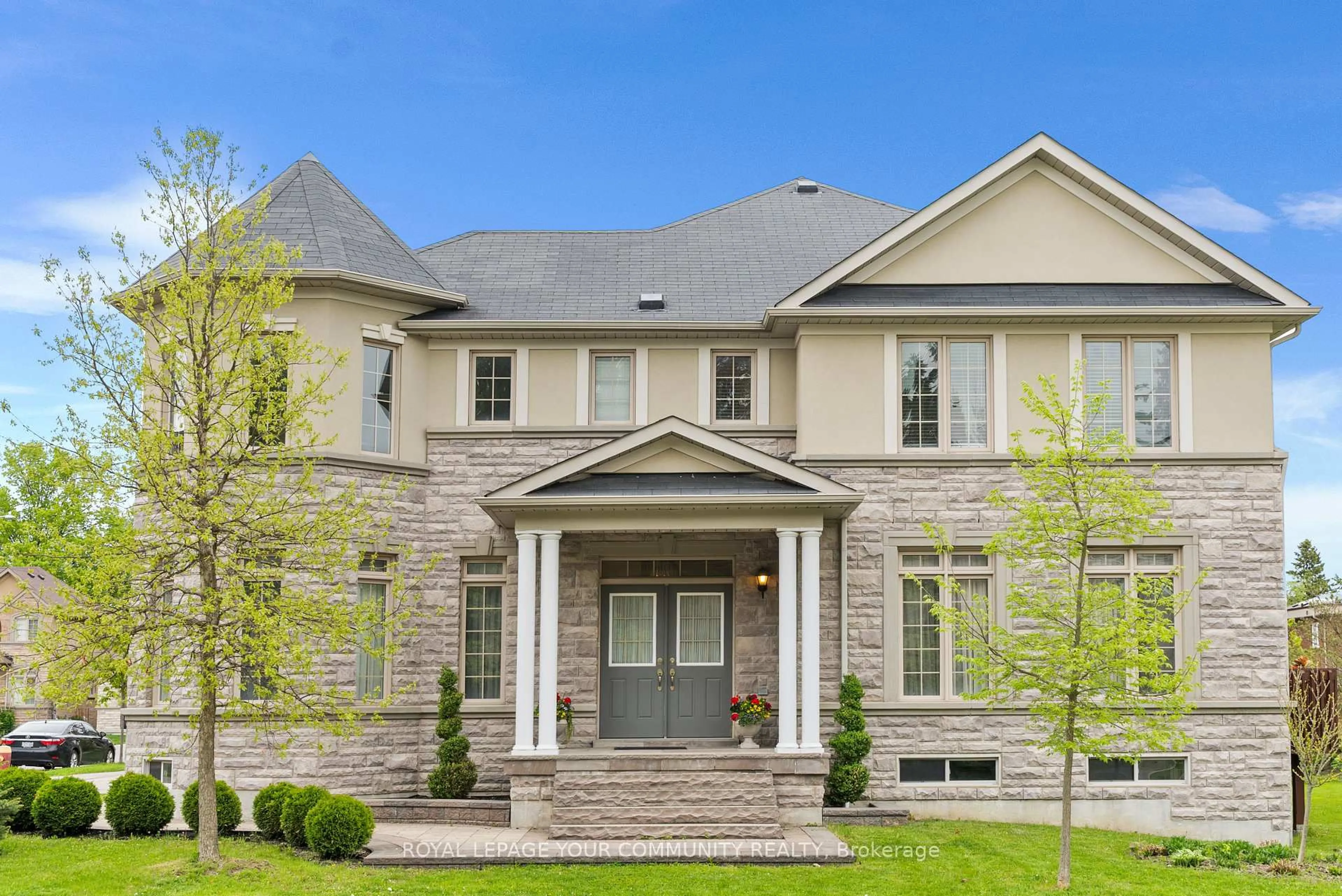 Home with brick exterior material, street for 108 Headwater Cres, Richmond Hill Ontario L4E 0T2
