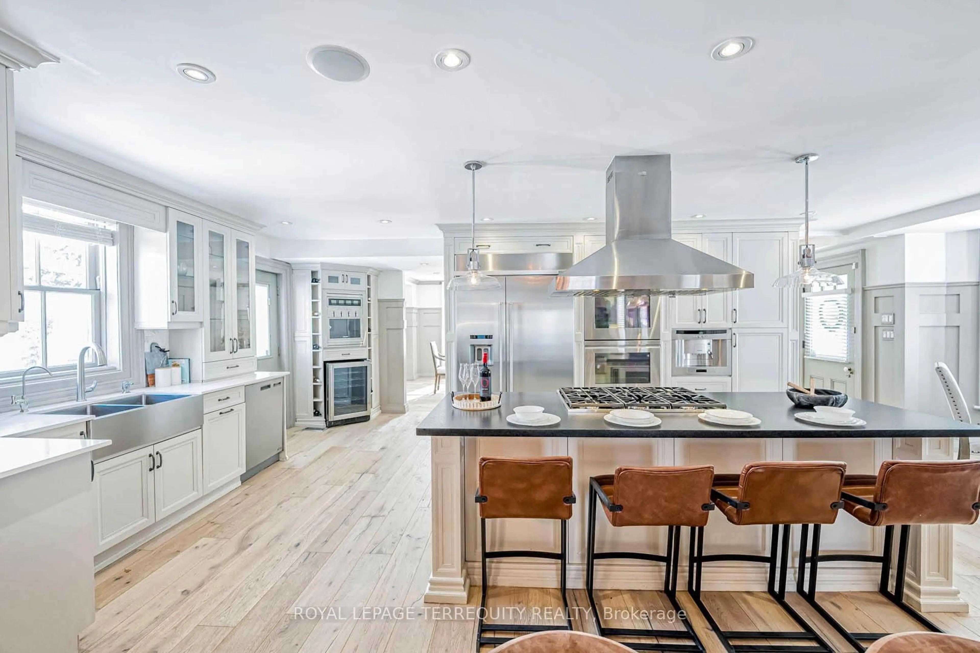 Contemporary kitchen, unknown for 6 Aileen Lewis Crt, Markham Ontario L6E 1A8