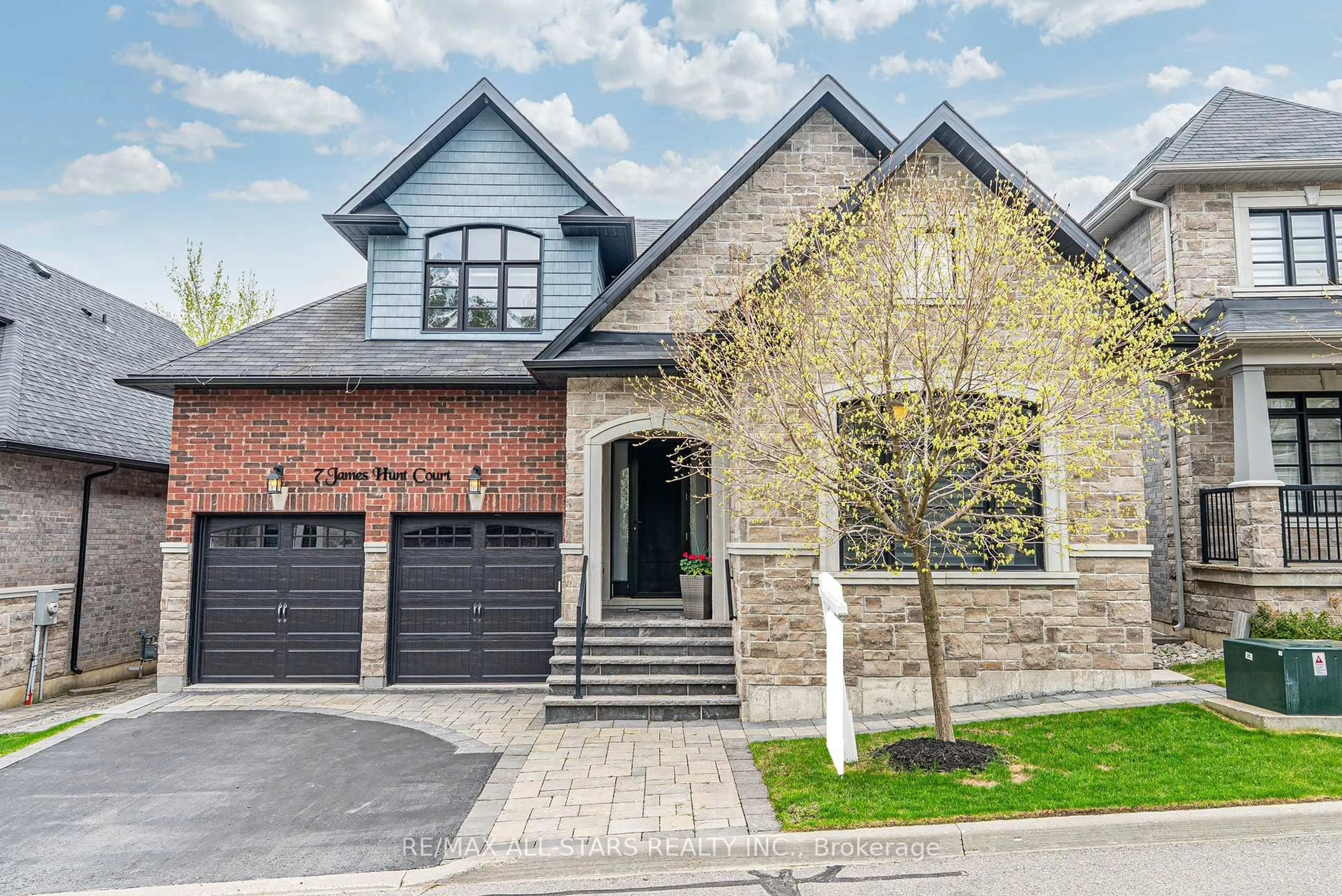 Home with brick exterior material, street for 7 Os James Hunt Crt, Uxbridge Ontario L9P 0E3
