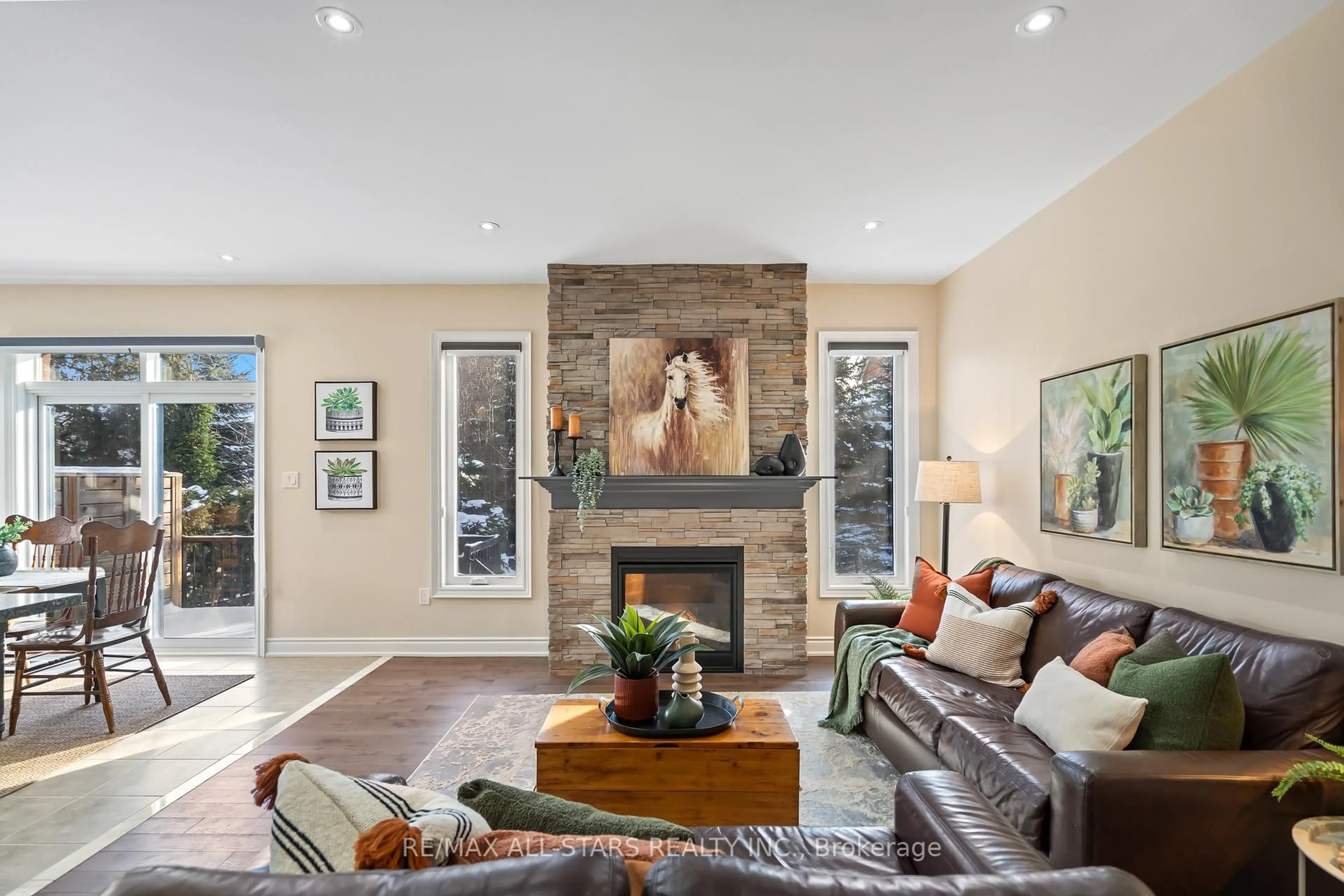 Living room with furniture, ceramic/tile floor for 7 Os James Hunt Crt, Uxbridge Ontario L9P 0E3