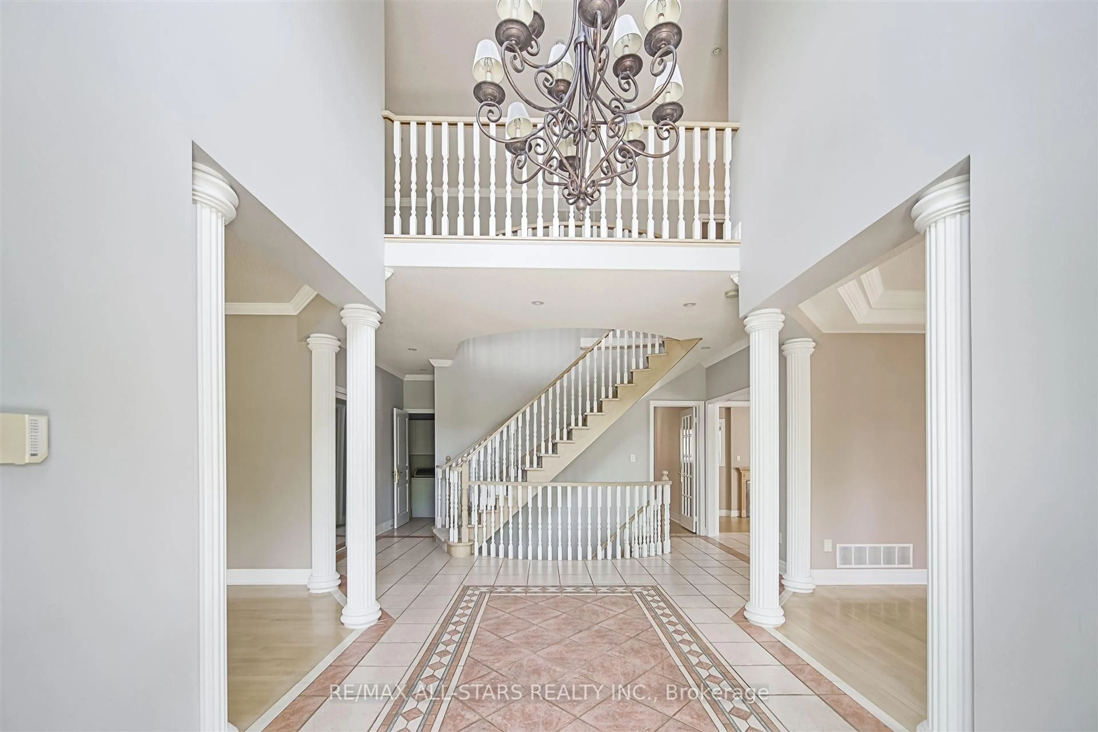 Indoor foyer for 1 Silverflower Ave, Markham Ontario L3S 4B7