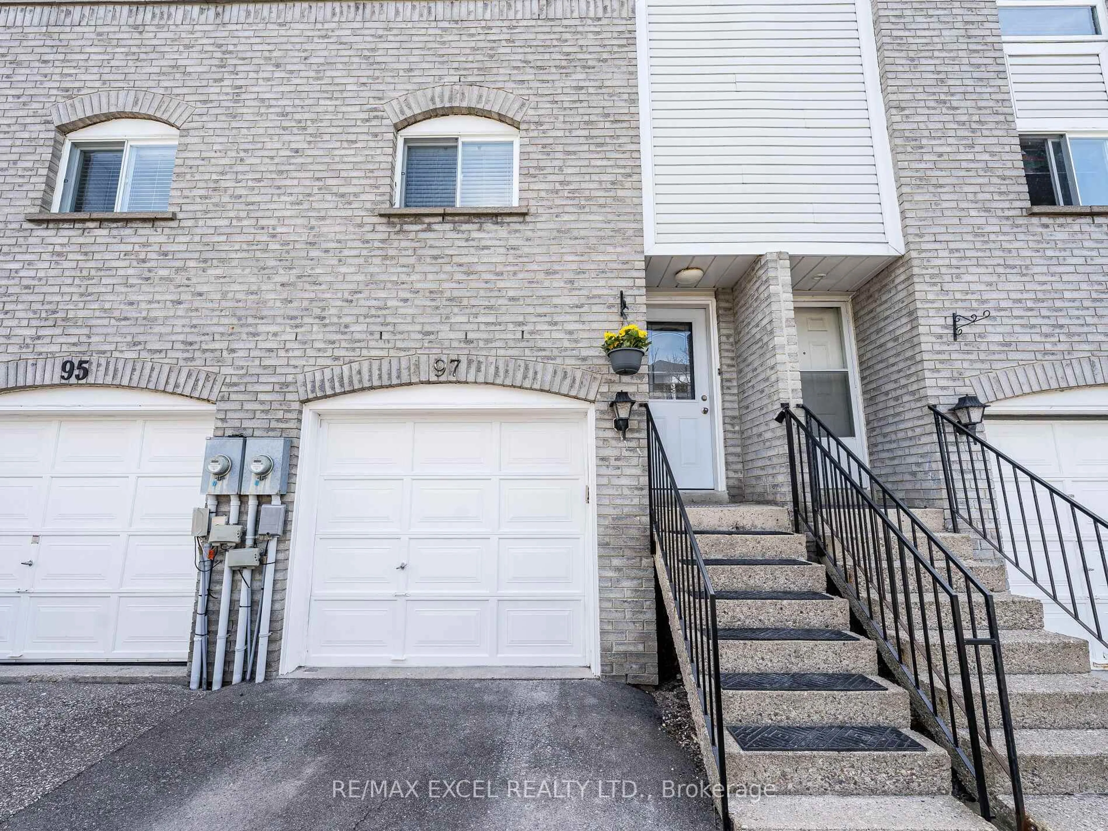 Unknown for 97 William Curtis Circ, Newmarket Ontario L3Y 8L8