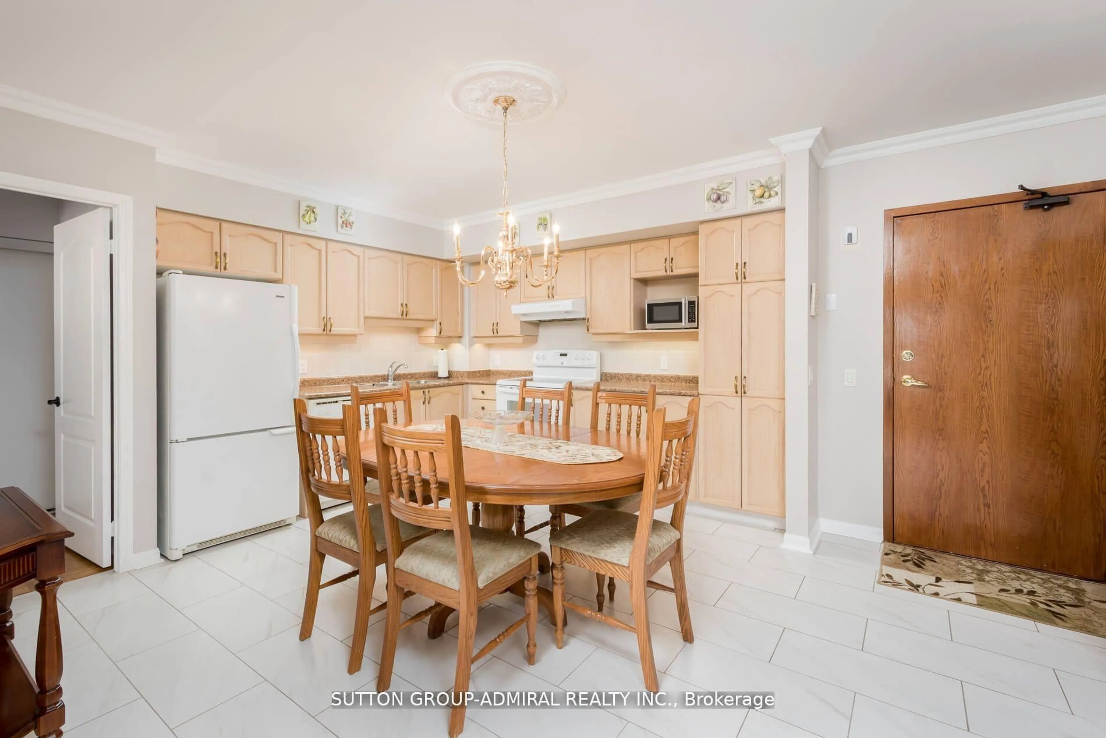 Open concept kitchen, ceramic/tile floor for 2504 Rutherford Rd #509, Vaughan Ontario L4K 5N5