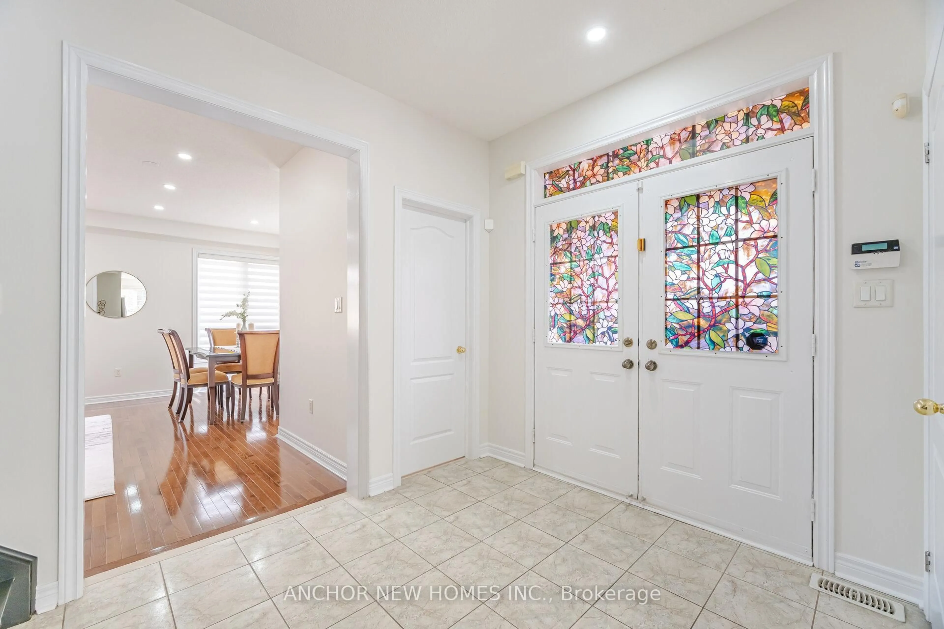 Indoor entryway for 8 Townwood Dr #97, Richmond Hill Ontario L4E 4Y3