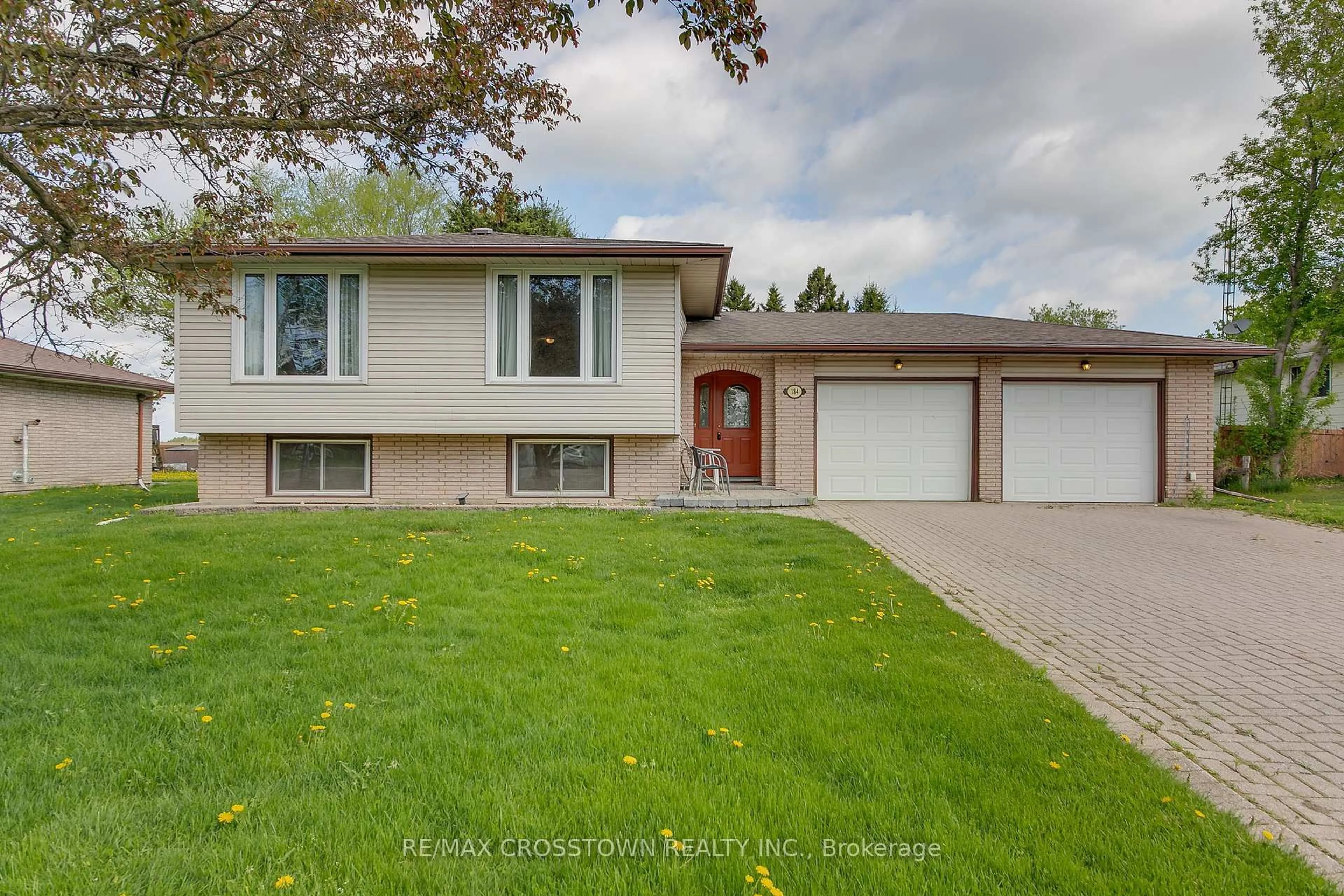 Home with vinyl exterior material, street for 184 Murphy Rd, Essa Ontario L3W 0A2
