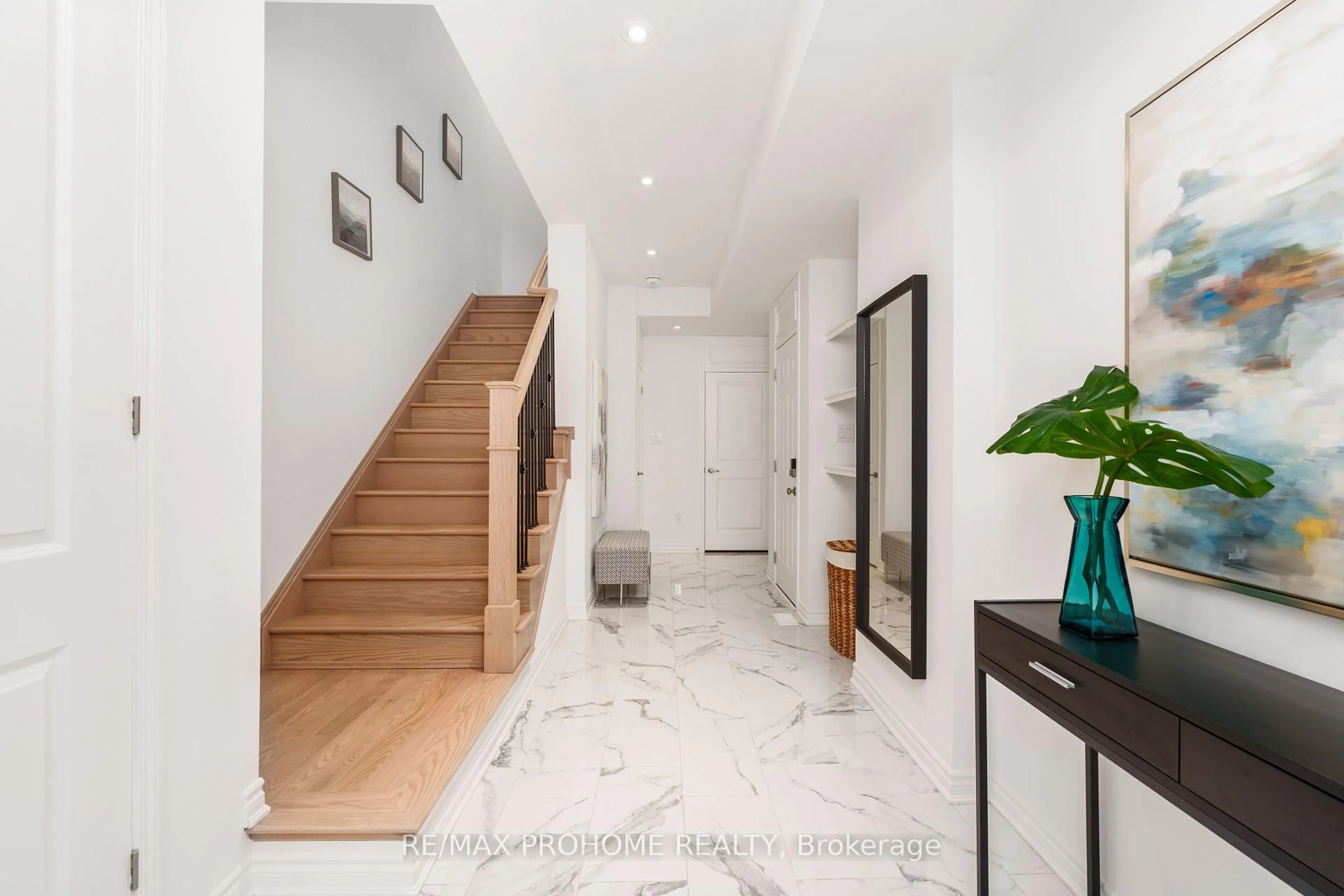 Indoor entryway for 36 Azure Dr, Markham Ontario L6C 3M4