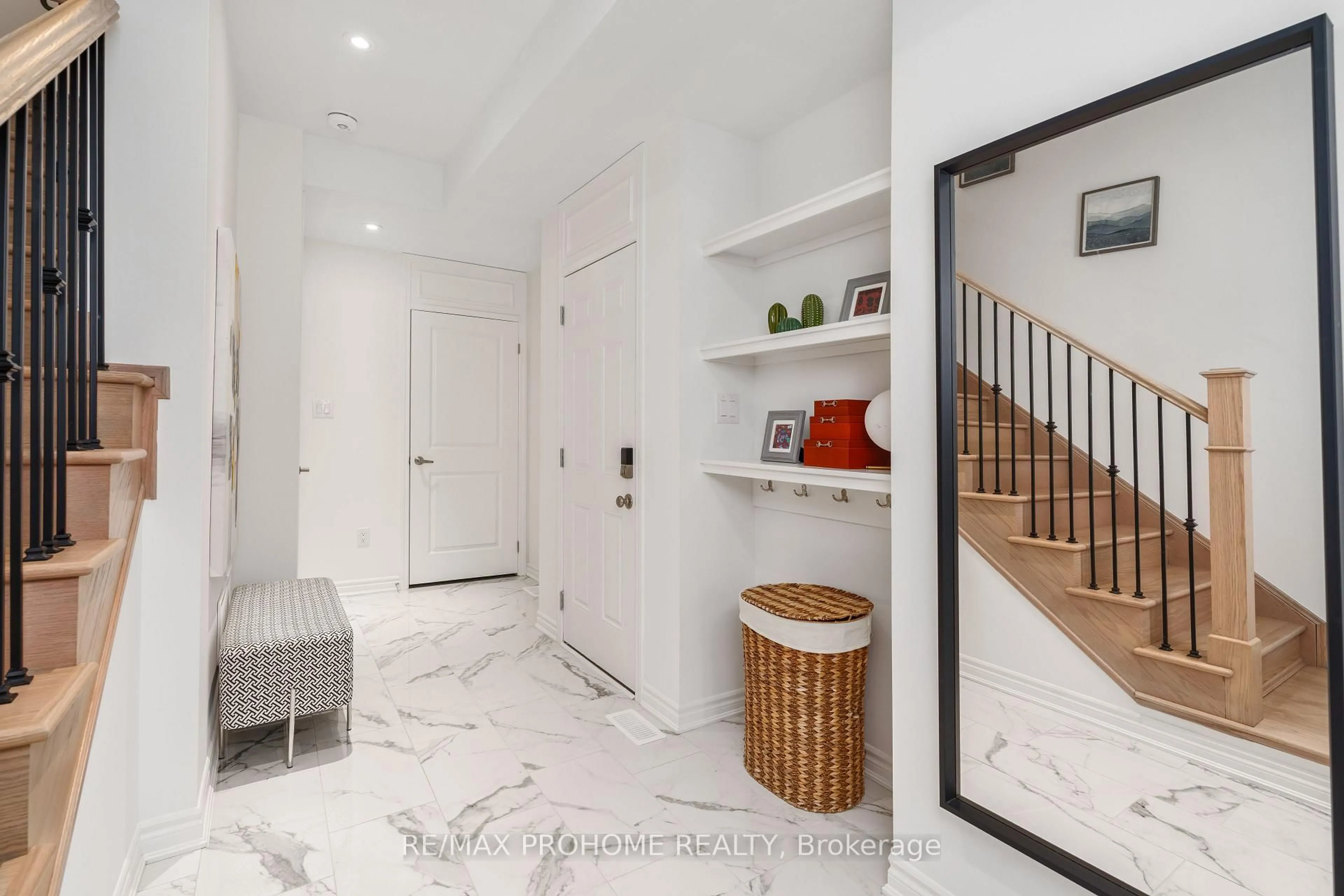 Indoor entryway for 36 Azure Dr, Markham Ontario L6C 3M4