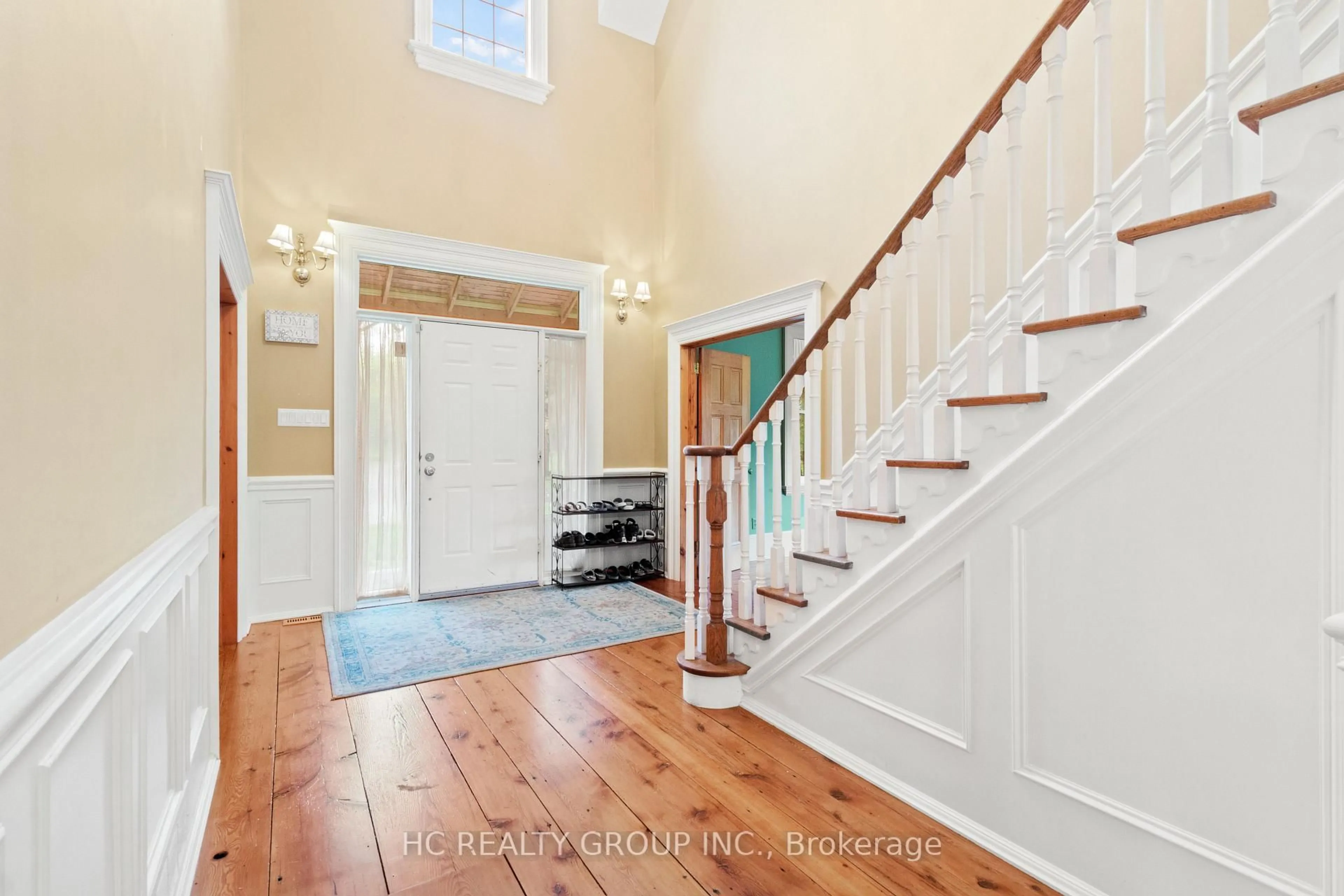 Indoor entryway for 2639 Herald Rd, East Gwillimbury Ontario L0G 1V0