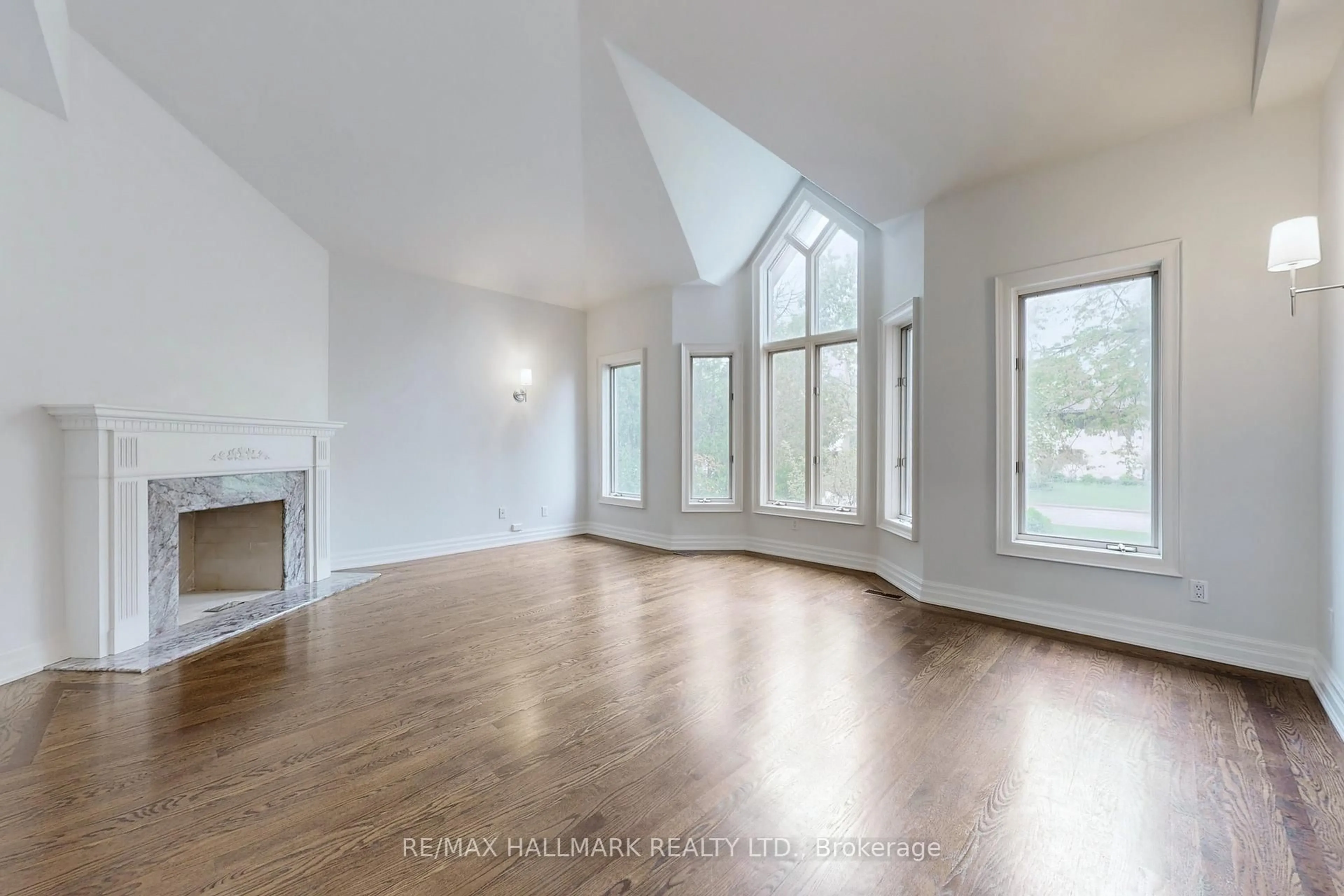 A pic of a room for 19 Hillside Ave, Vaughan Ontario L4K 1W9