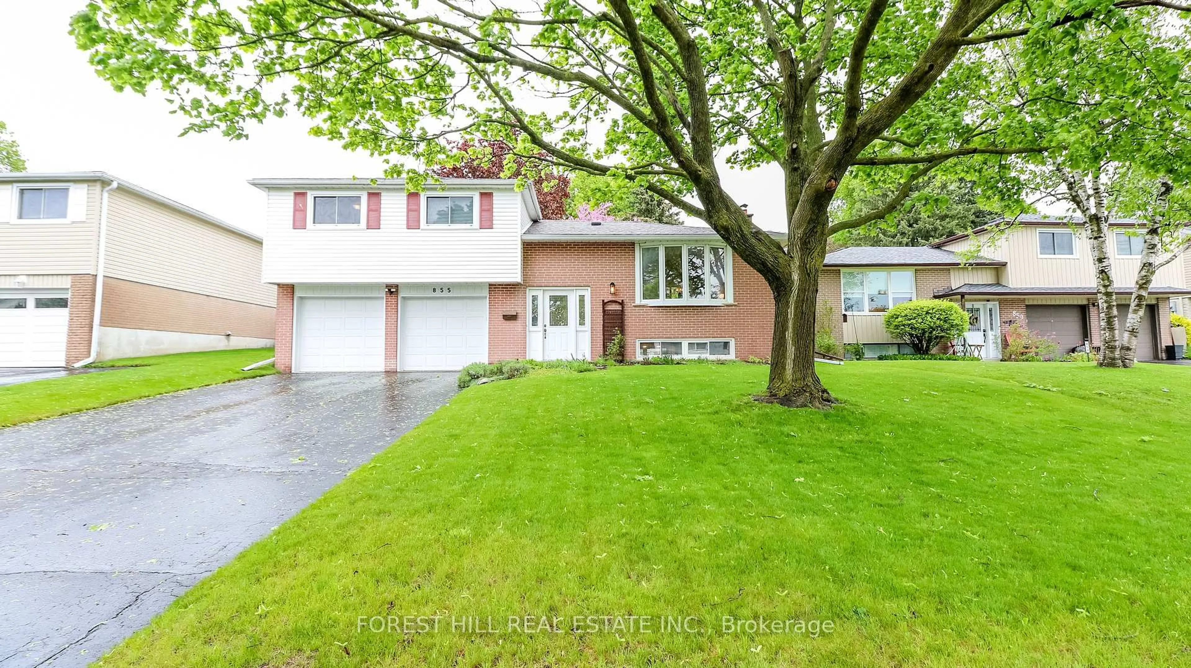 Home with vinyl exterior material, street for 855 Three Seasons Dr, Newmarket Ontario L3Y 2B7