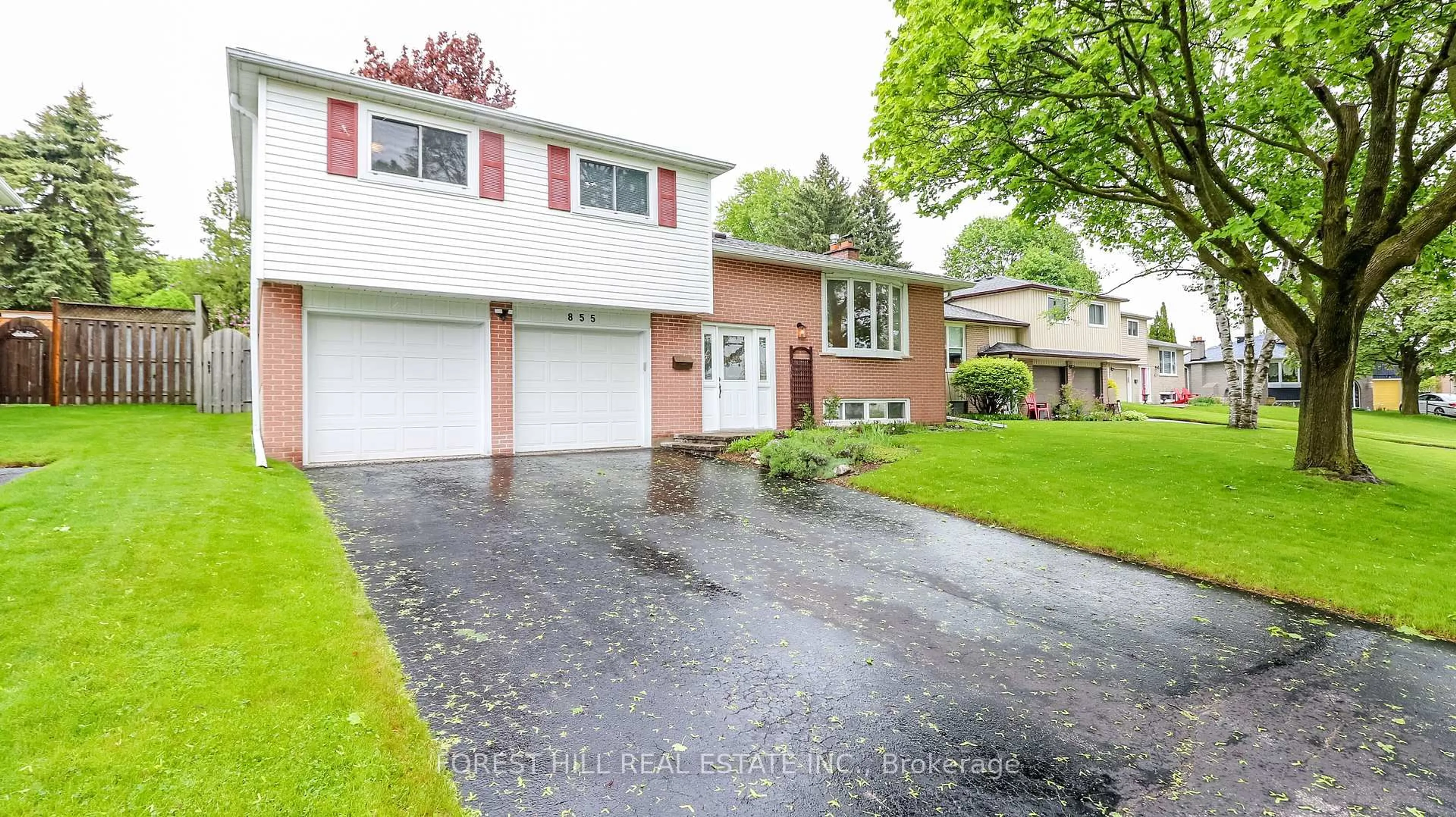 Home with vinyl exterior material, street for 855 Three Seasons Dr, Newmarket Ontario L3Y 2B7