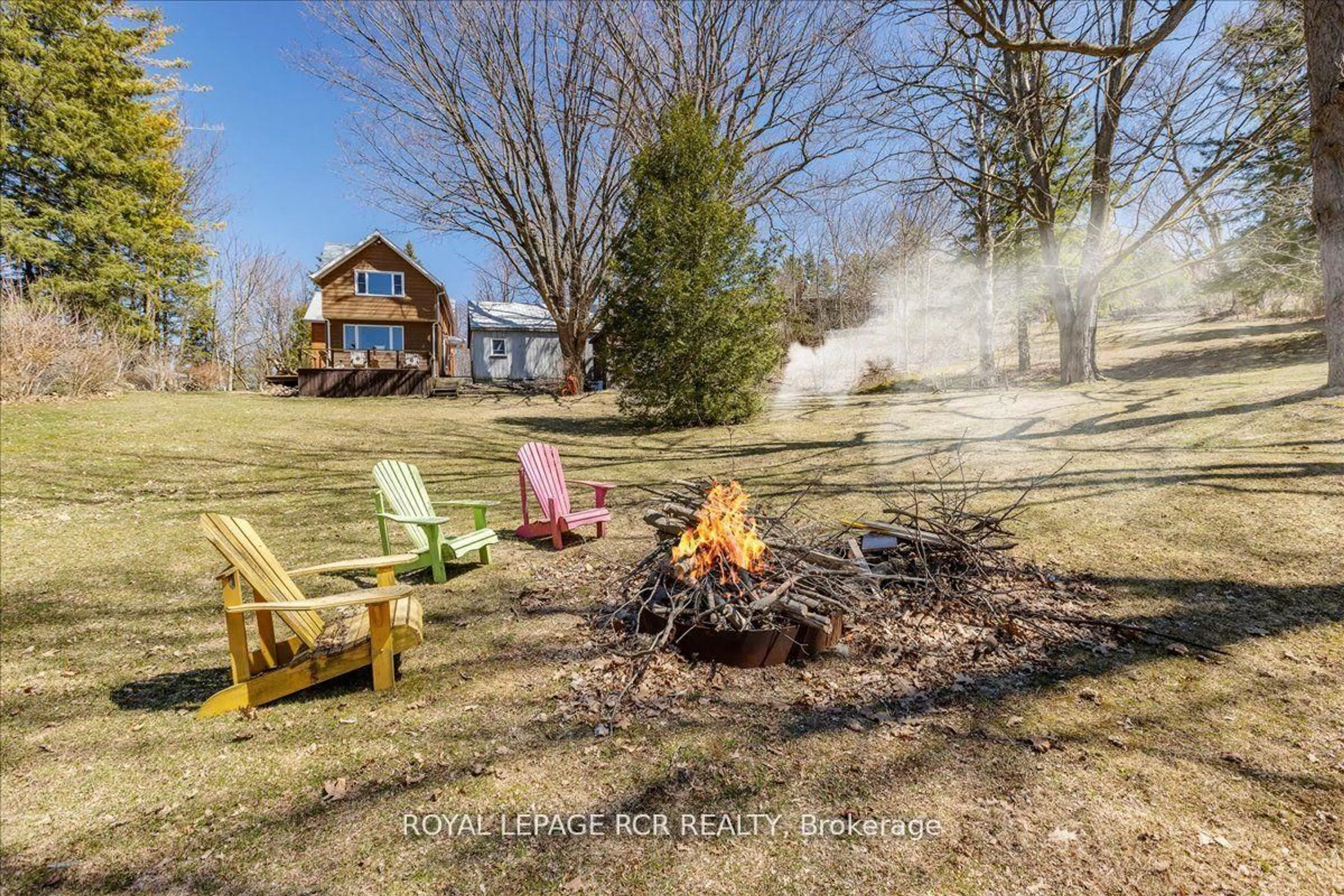 A pic from outside/outdoor area/front of a property/back of a property/a pic from drone, unknown for 19052 Centre St, East Gwillimbury Ontario L0G 1M0