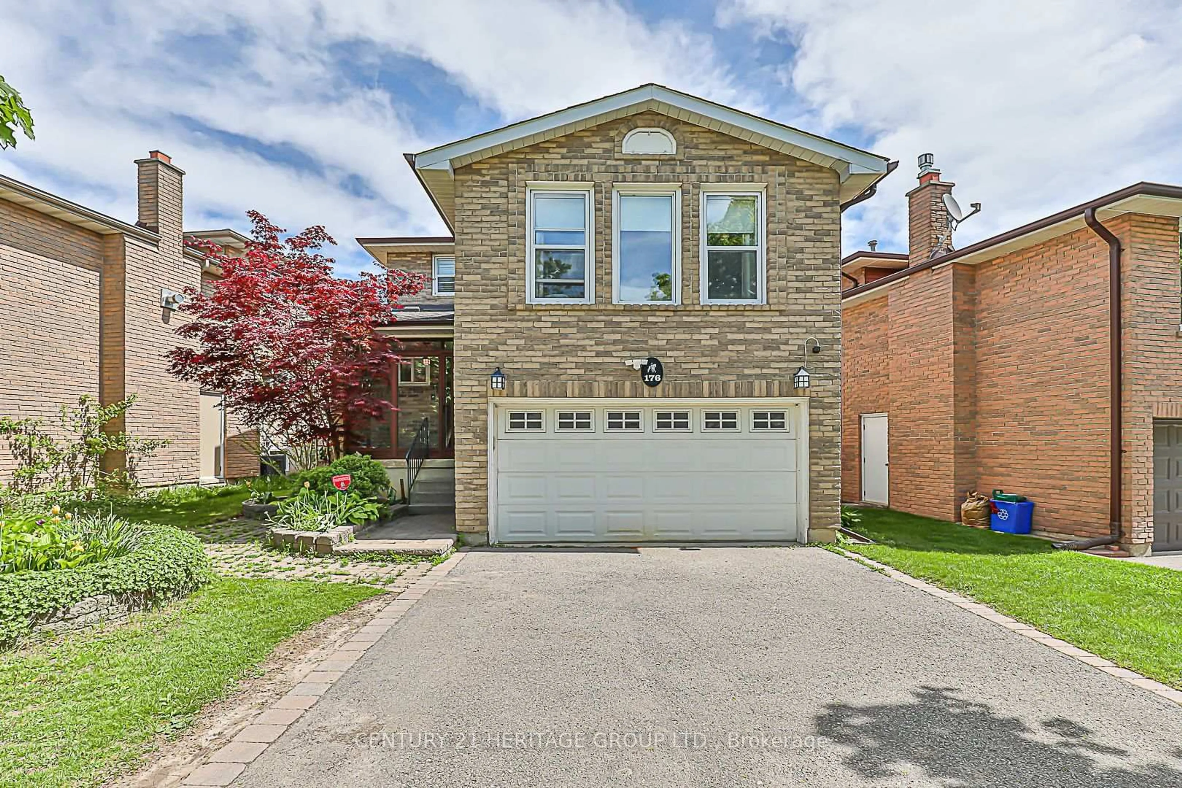 Home with brick exterior material, street for 176 Stephen St, Richmond Hill Ontario L4C 5P1