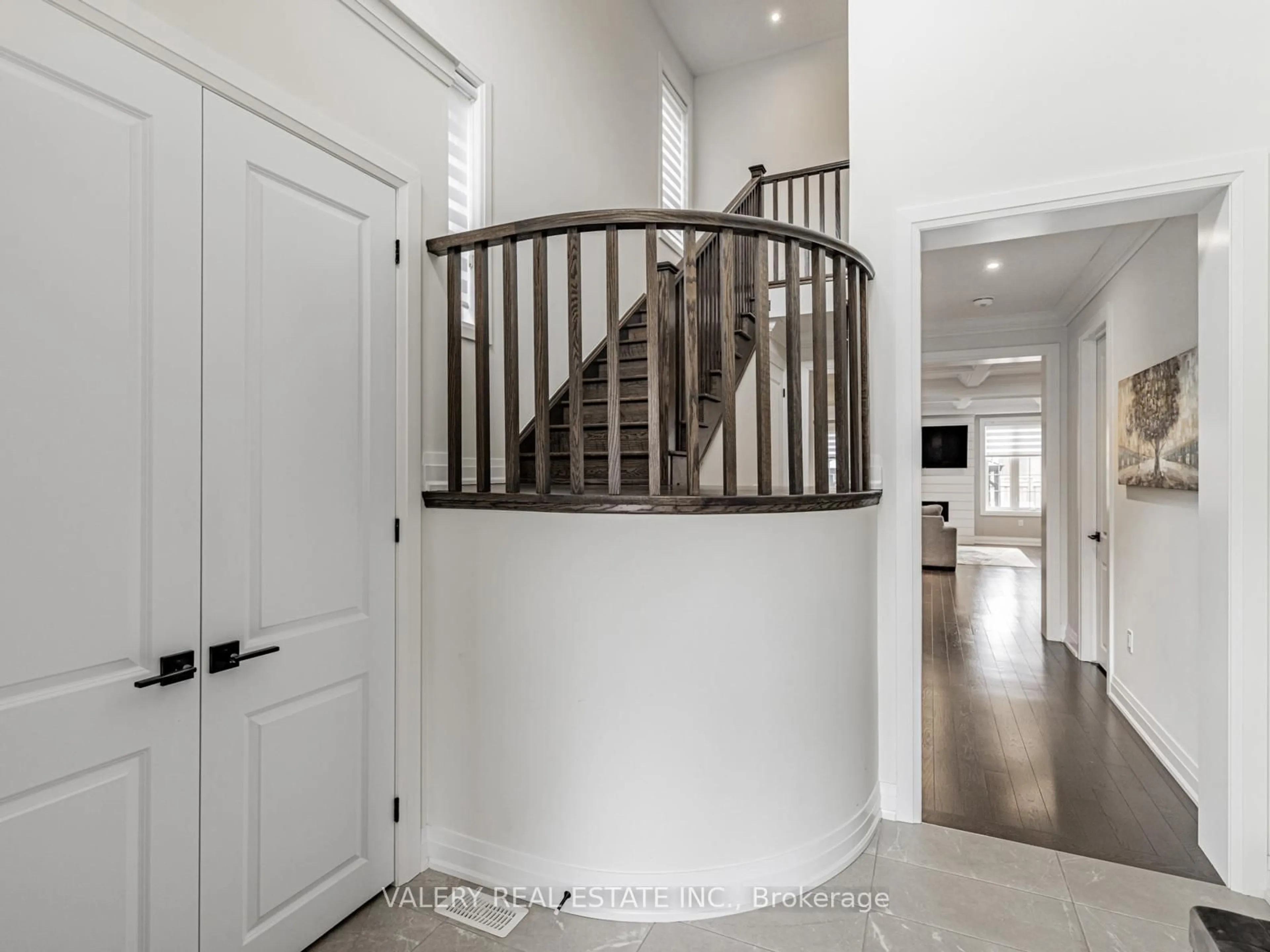 Indoor entryway for 41 Chorus Cres, Vaughan Ontario L4H 4W3