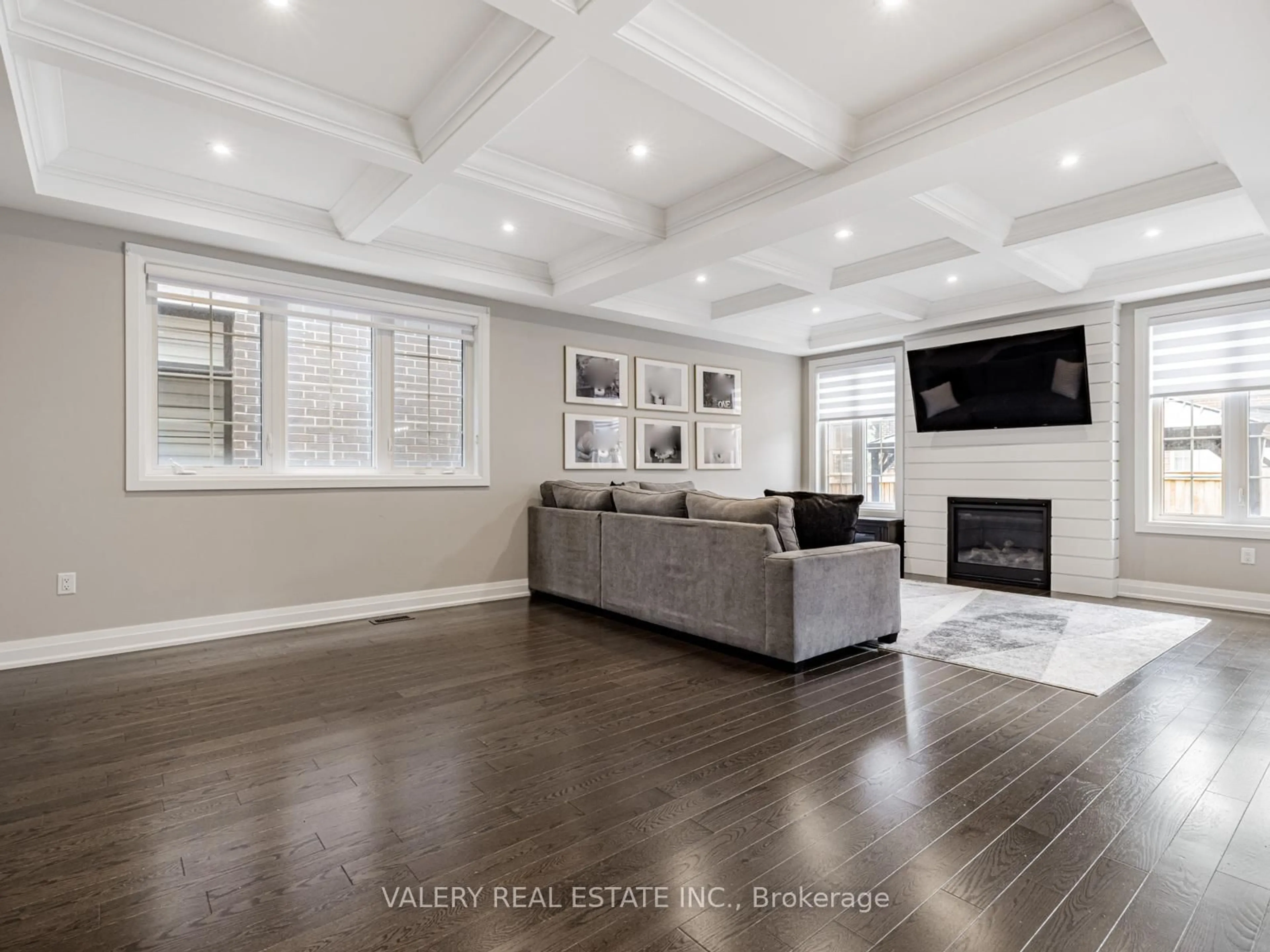 Living room with furniture, wood/laminate floor for 41 Chorus Cres, Vaughan Ontario L4H 4W3