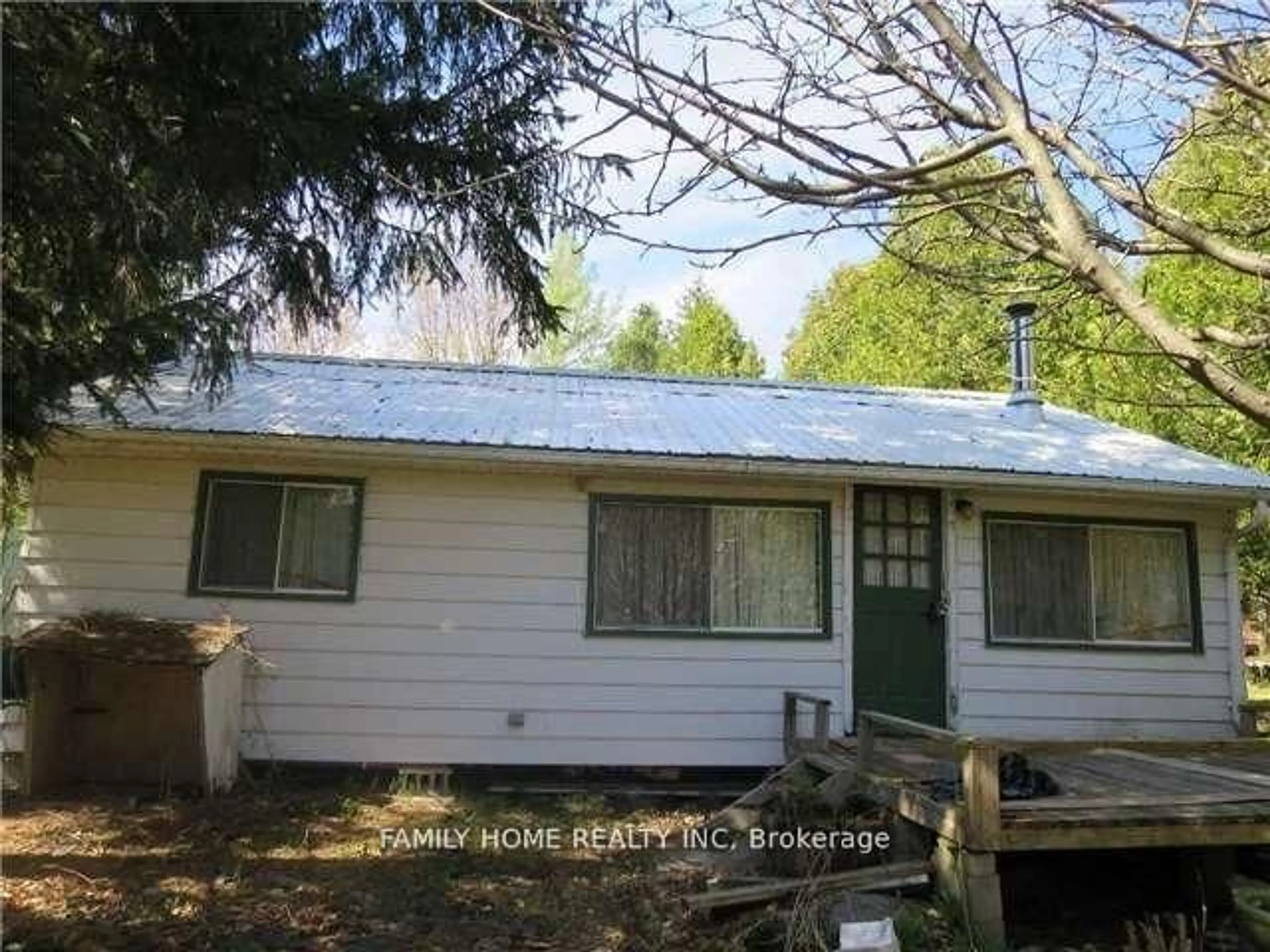 Home with vinyl exterior material, building for 91 Snake Island Rd, Georgina Islands Ontario L0E 1R0