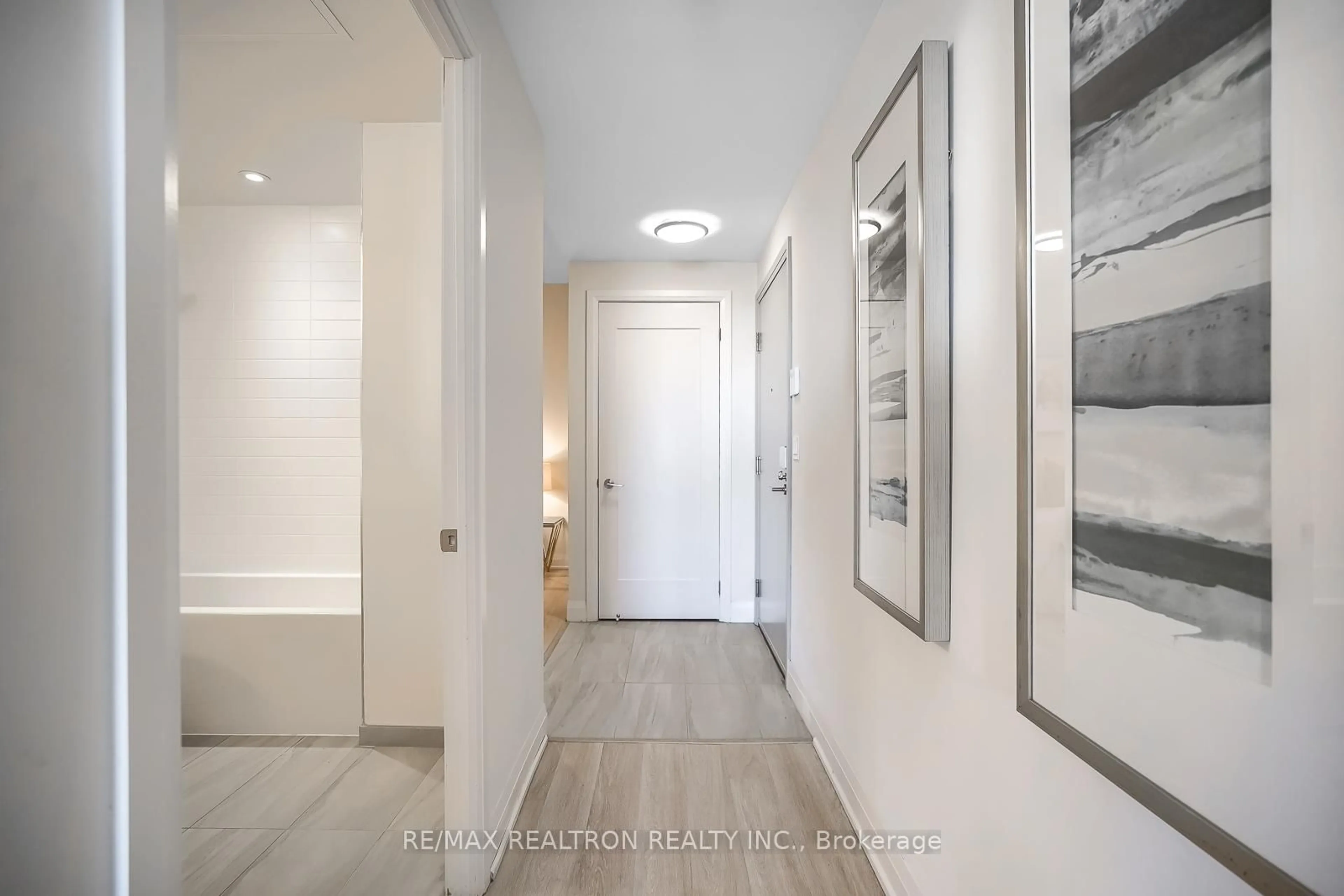 Indoor entryway for 398 Highway 7 N/A #815, Richmond Hill Ontario L4B 0G6