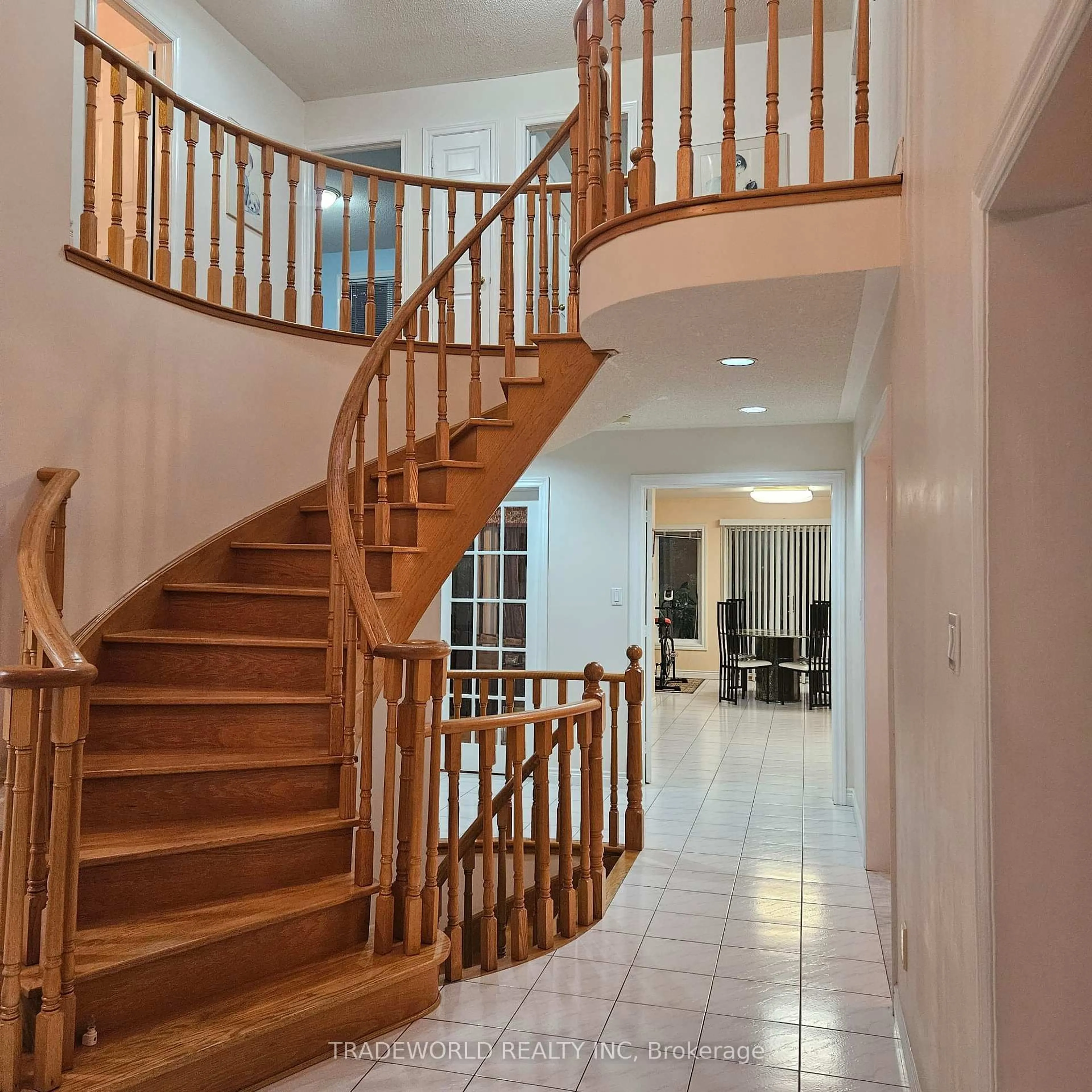 Indoor foyer for 110 Fitzgerald Ave, Markham Ontario L3R 9Y9
