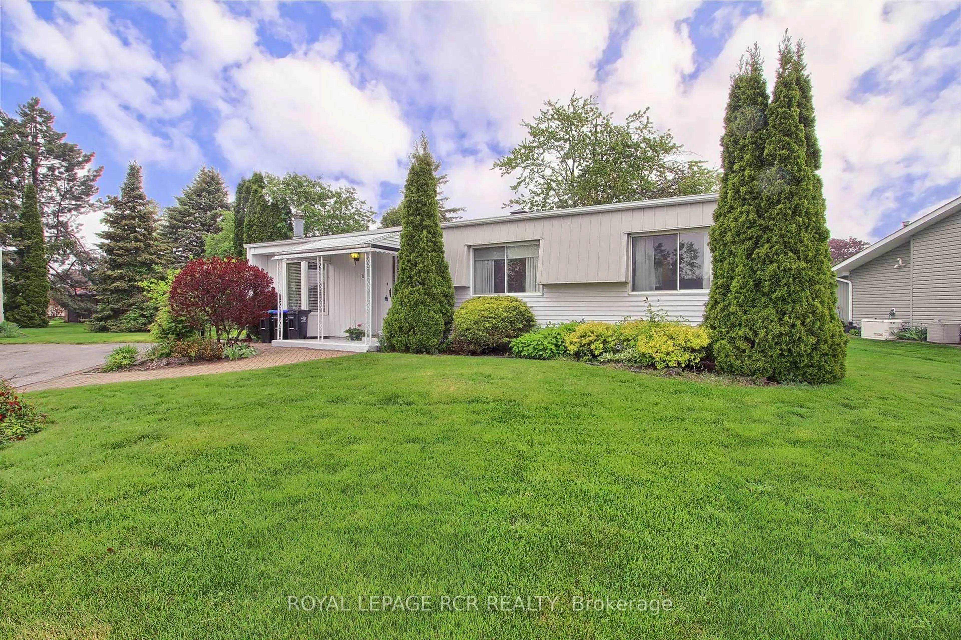 A pic from outside/outdoor area/front of a property/back of a property/a pic from drone, street for 8 Carmans Cove, Innisfil Ontario L9S 1R9