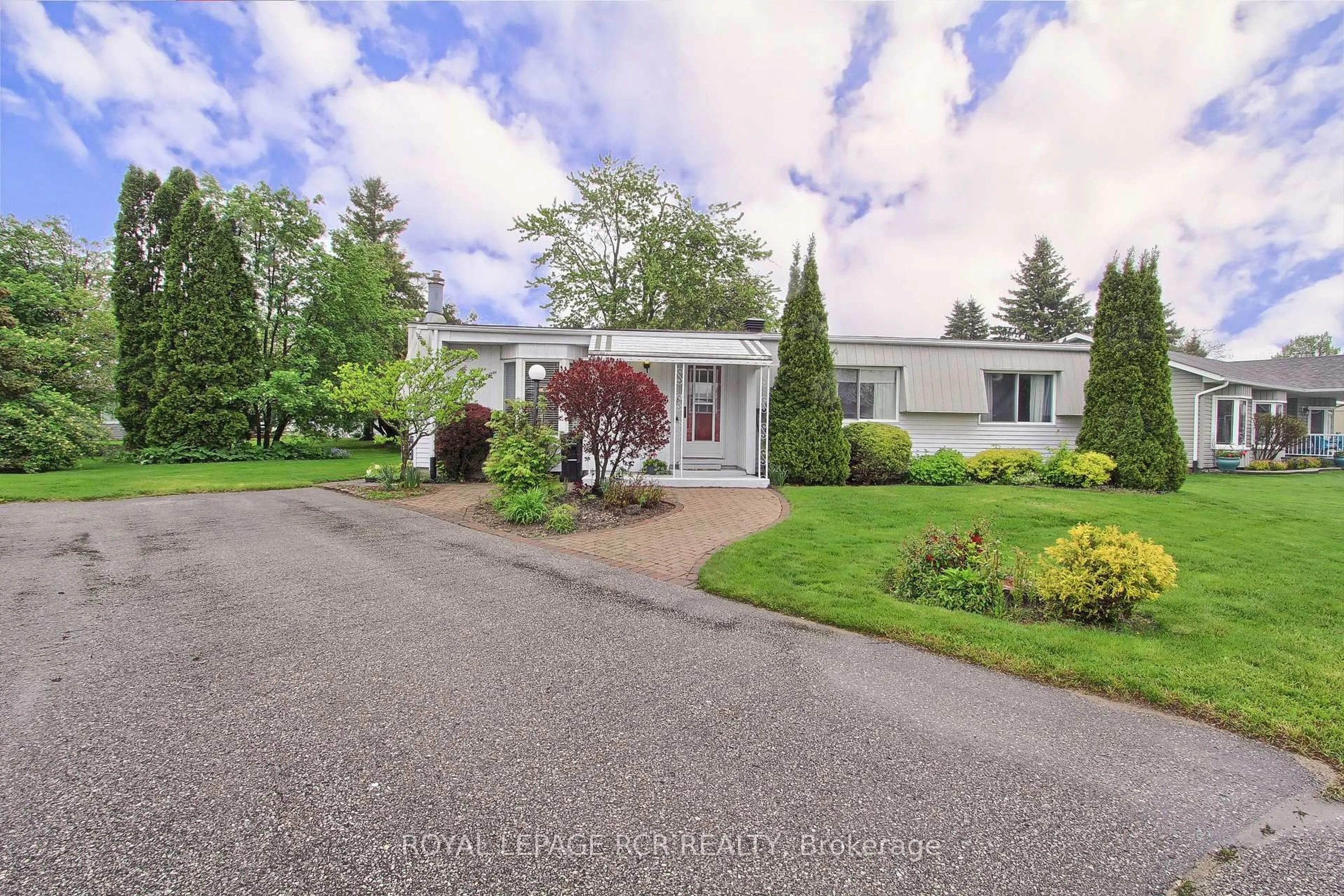Unknown for 8 Carmans Cove, Innisfil Ontario L9S 1R9