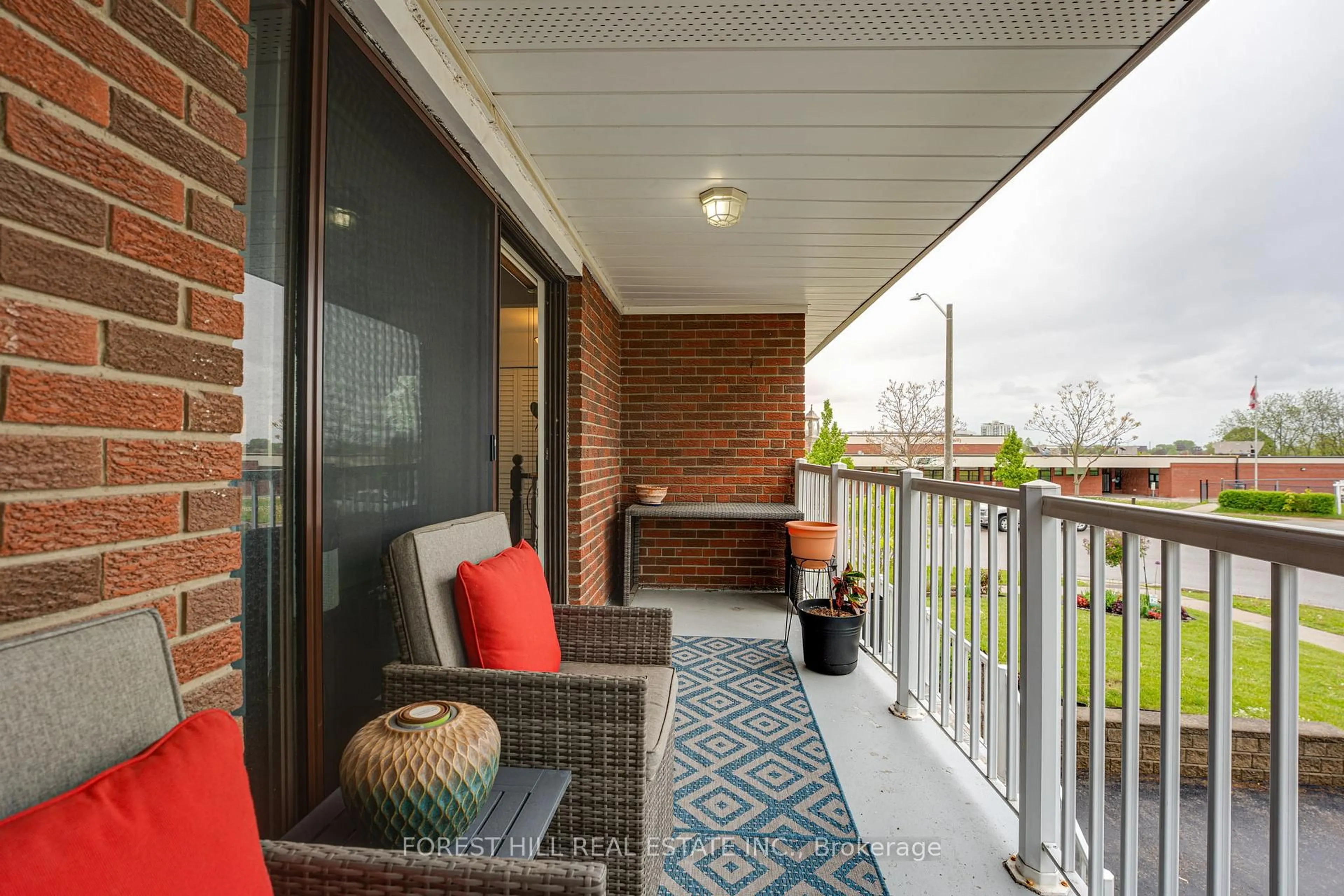 Patio, water/lake/river/ocean view for 100 Andrew Park N/A, Vaughan Ontario L4L 1E9