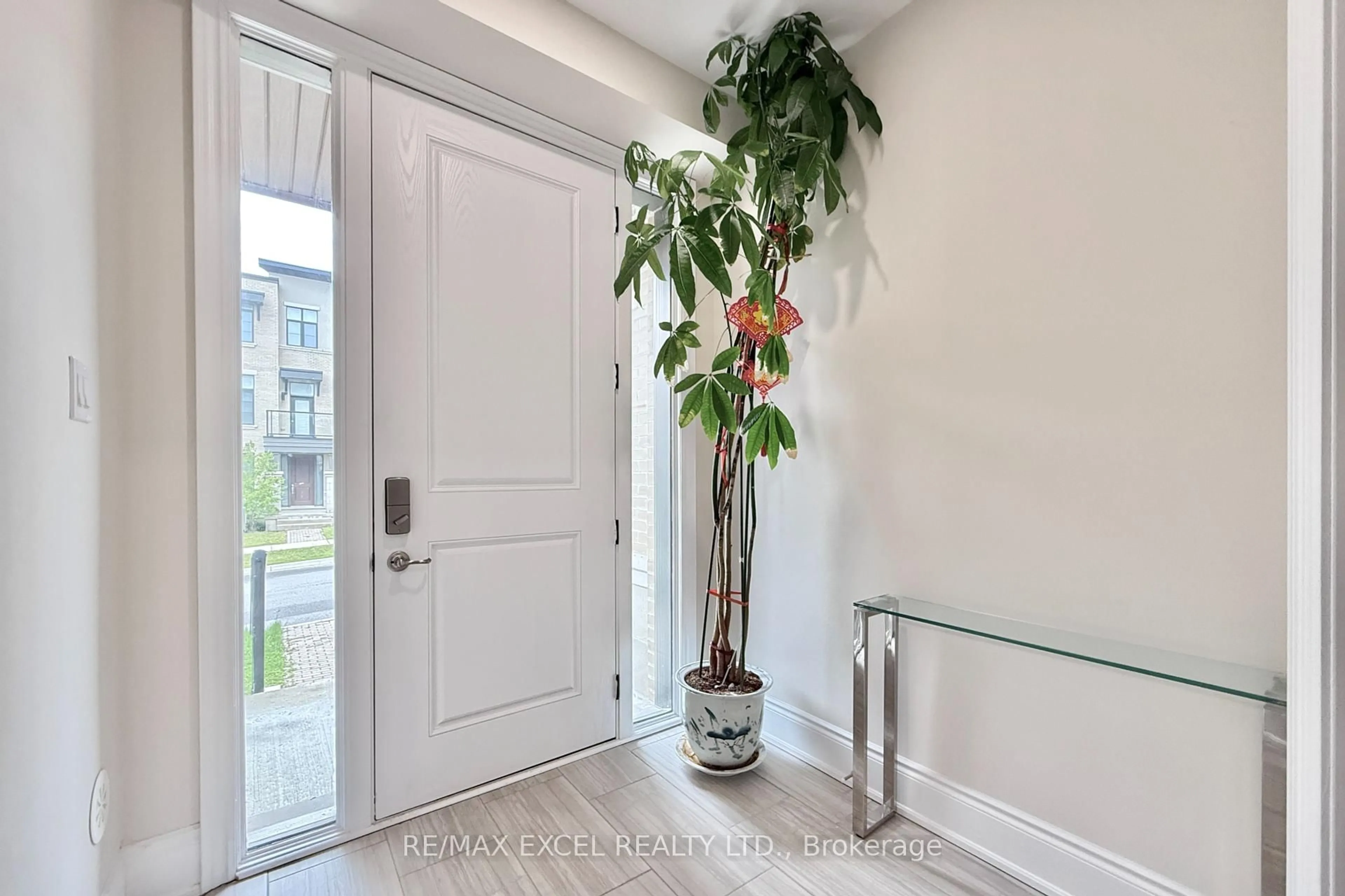 Indoor entryway for 12 Aylin Cres, Vaughan Ontario L6A 4Z8