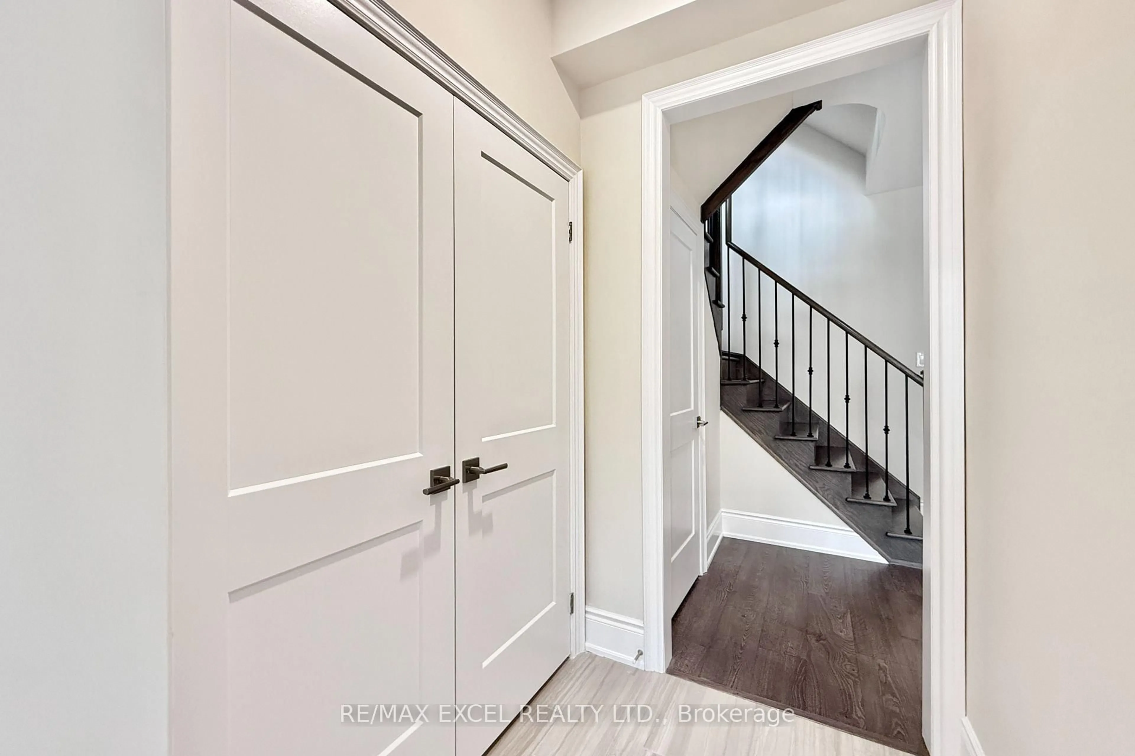 Indoor entryway for 12 Aylin Cres, Vaughan Ontario L6A 4Z8