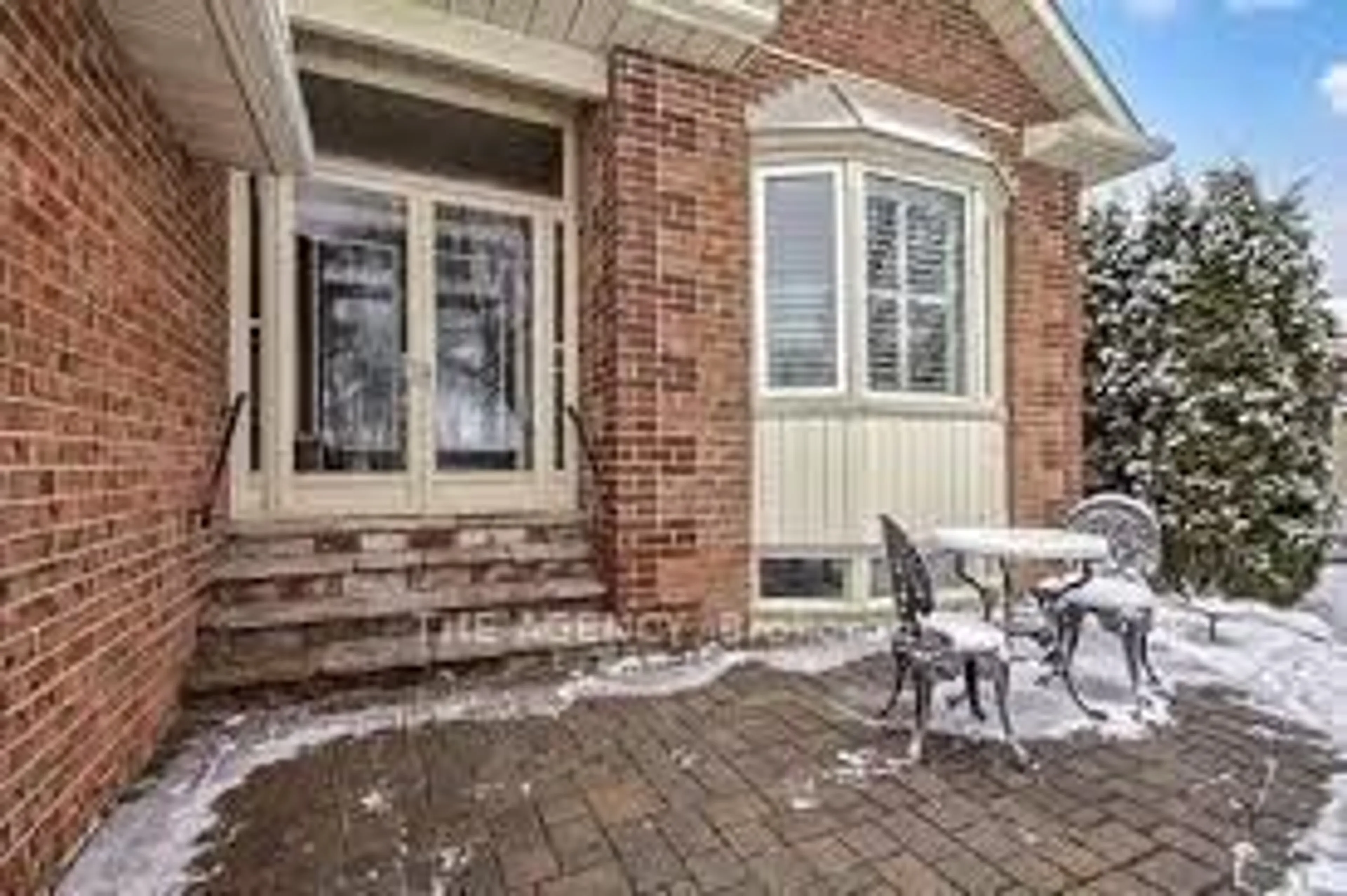 Unknown for 324 John Bowser Cres, Newmarket Ontario L3Y 7P2