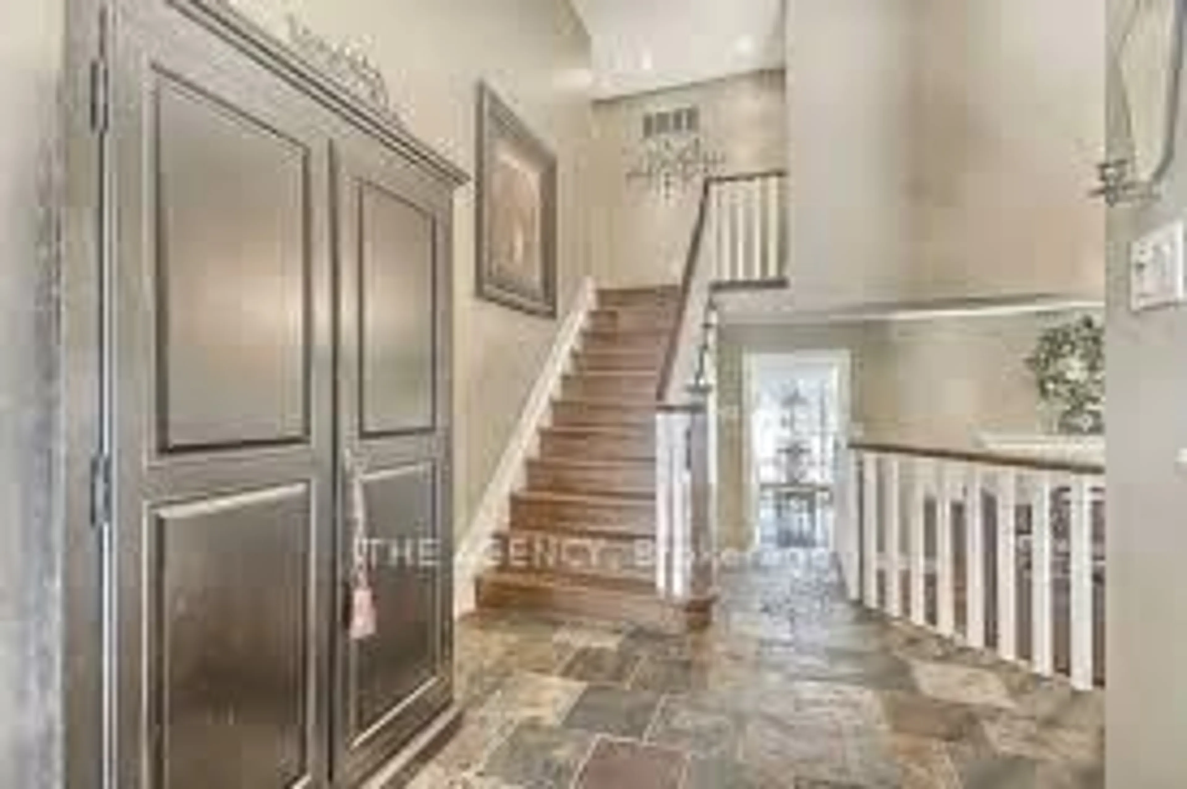 Indoor foyer for 324 John Bowser Cres, Newmarket Ontario L3Y 7P2