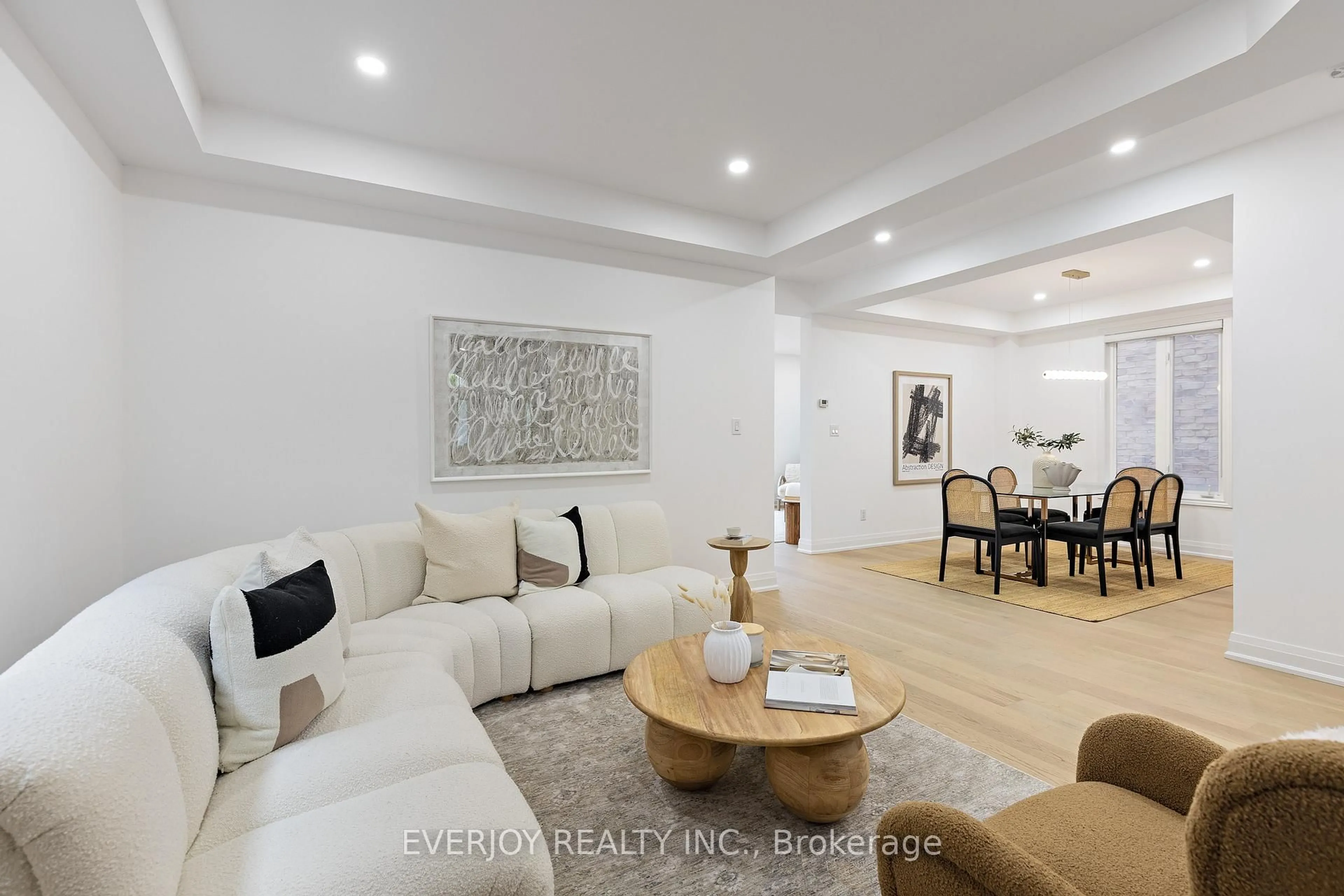 Living room with furniture, unknown for 20 Wintam Pl, Markham Ontario L6C 0E3
