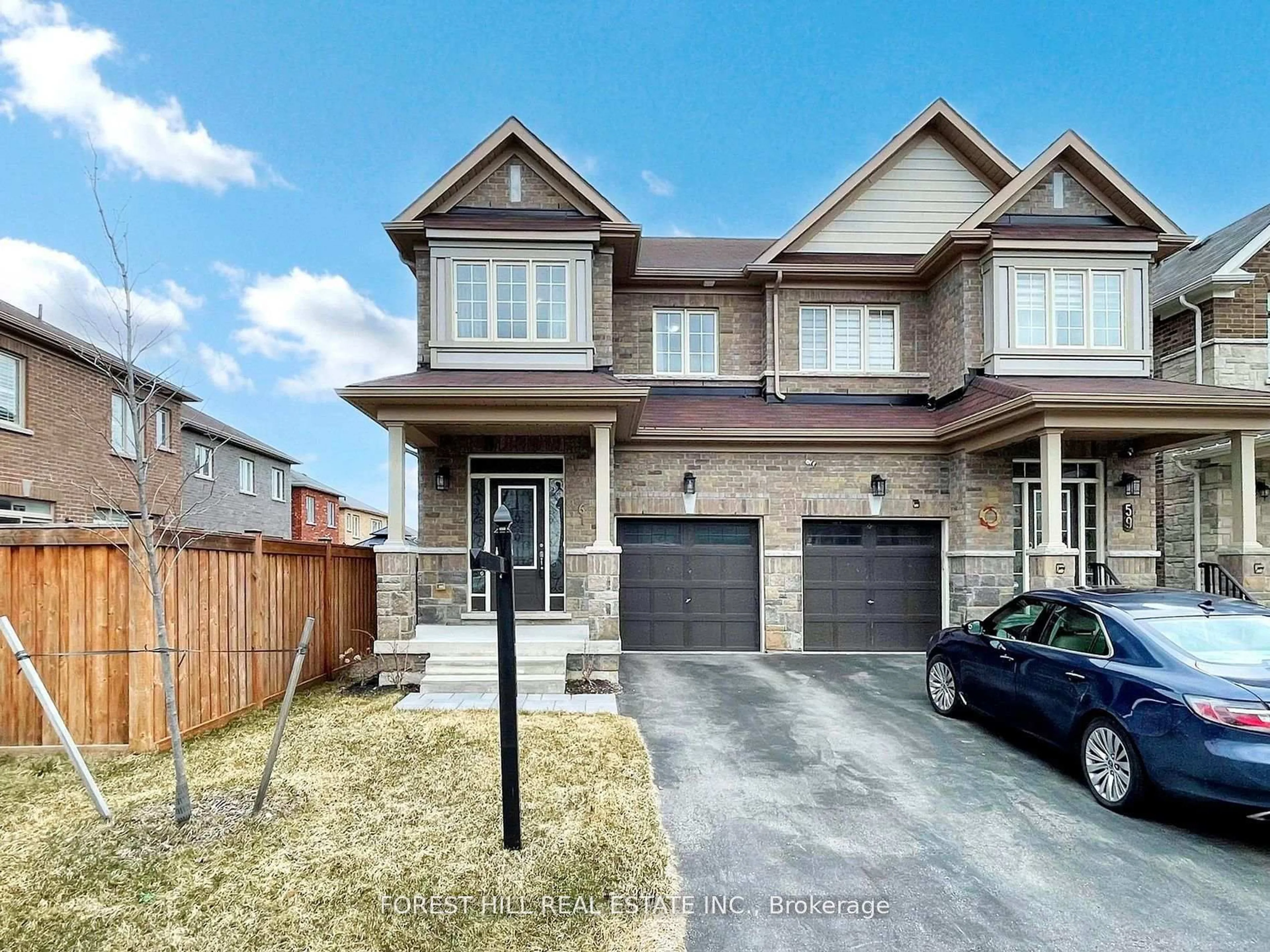 Home with brick exterior material, street for 61 Robb Thompson Rd, East Gwillimbury Ontario L0G 1M0