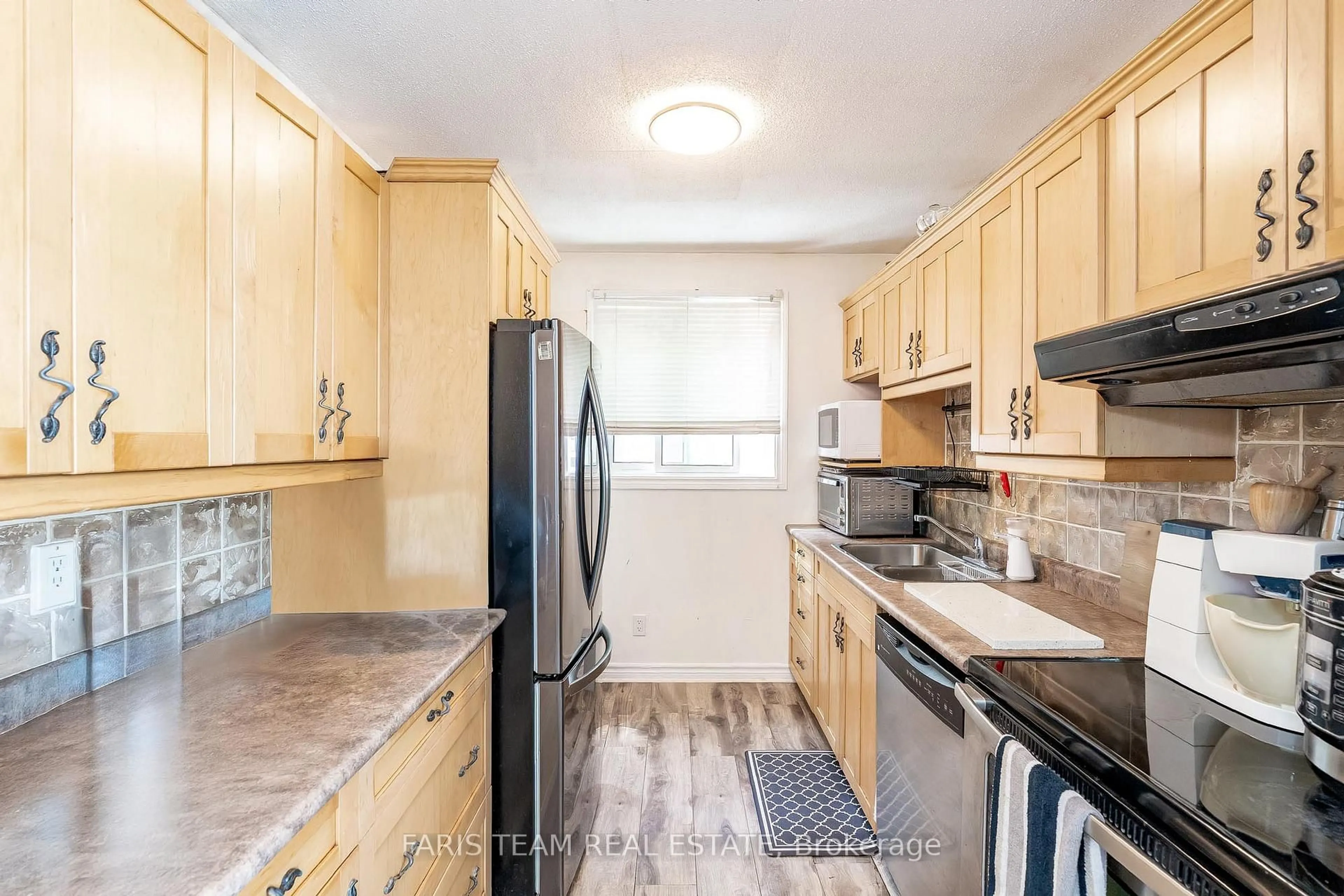 Standard kitchen, unknown for 3971 Guest Rd, Innisfil Ontario L9S 2T3
