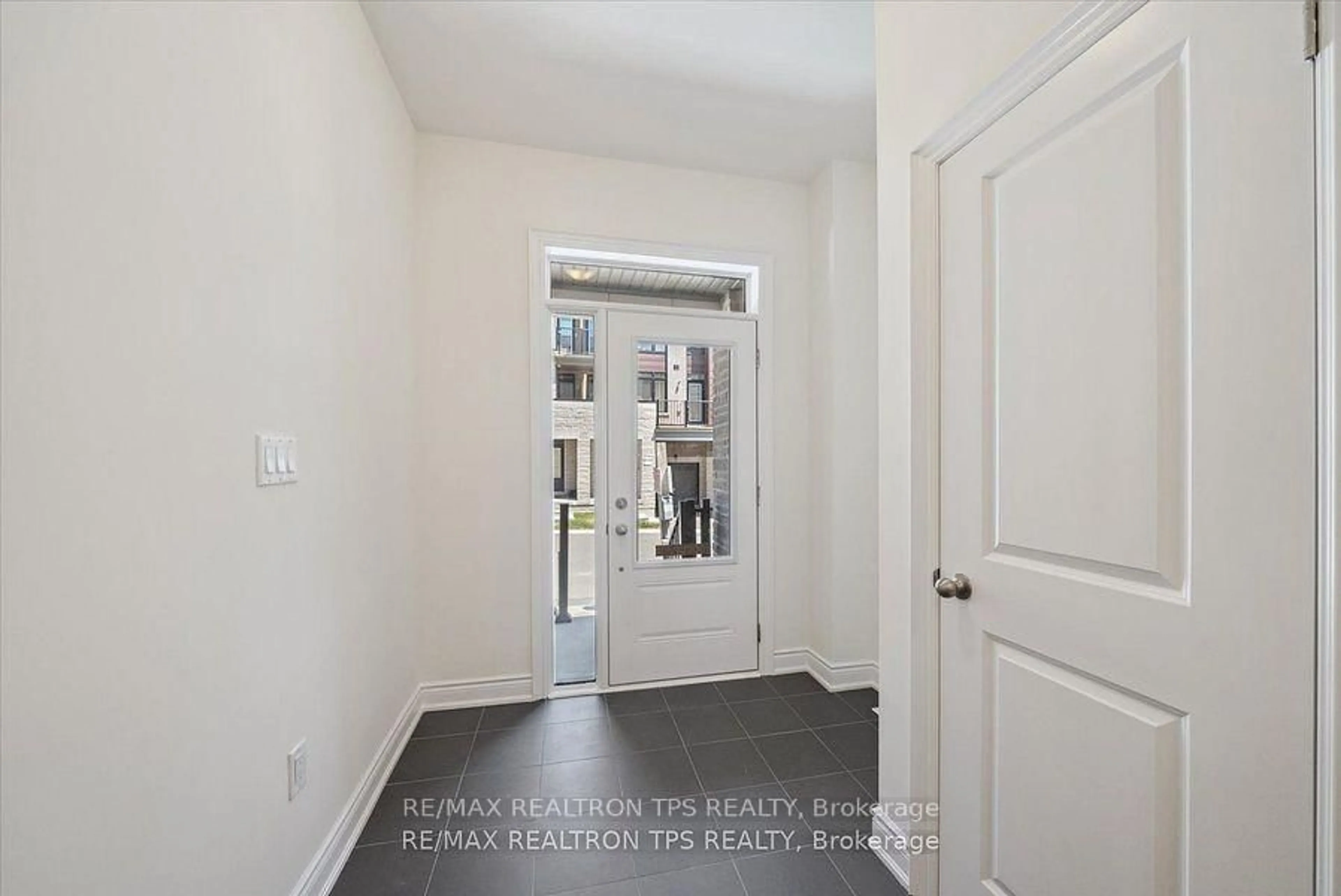 Indoor entryway for 12 Griffith St, Aurora Ontario L4G 4B1