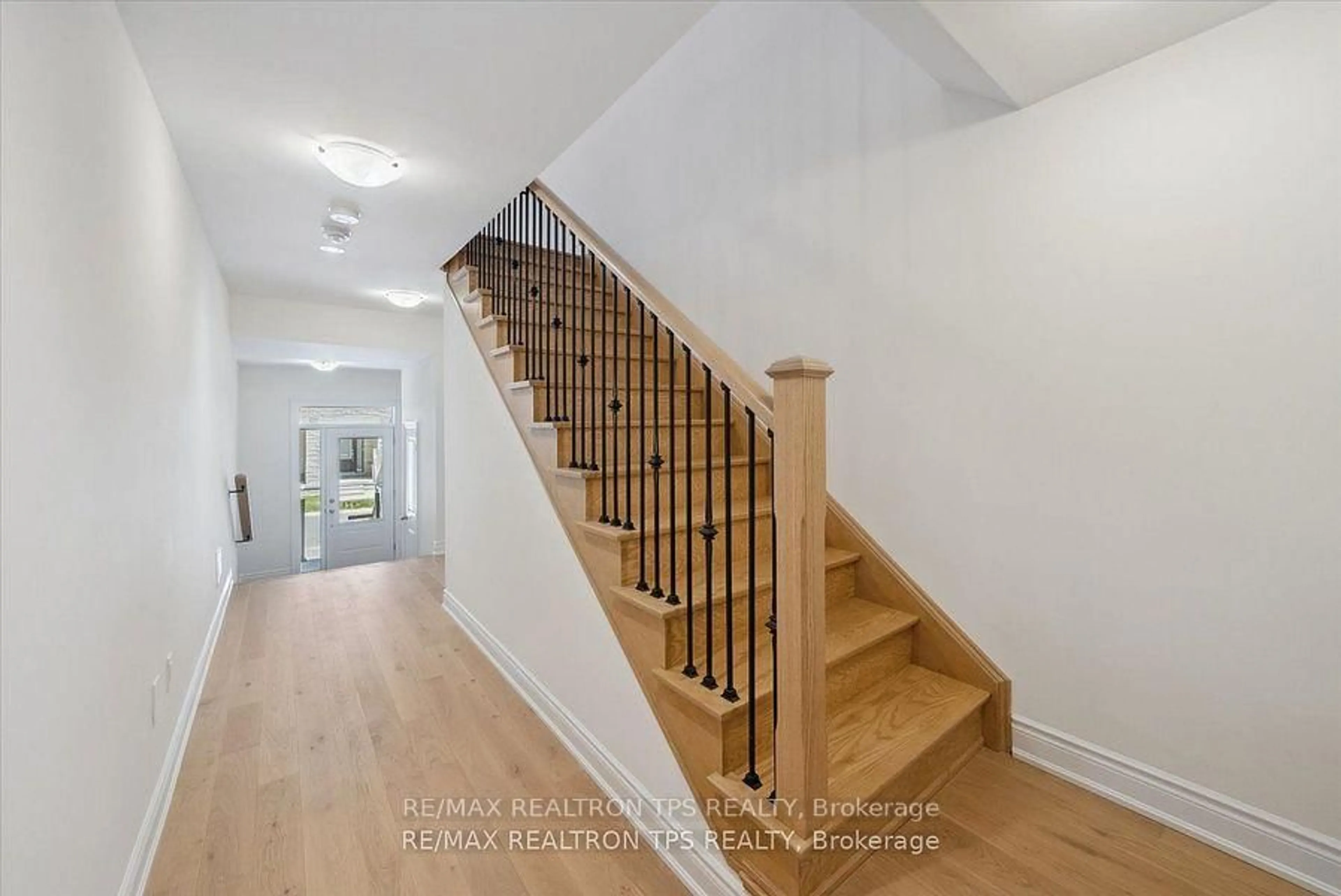 Stairs for 12 Griffith St, Aurora Ontario L4G 4B1
