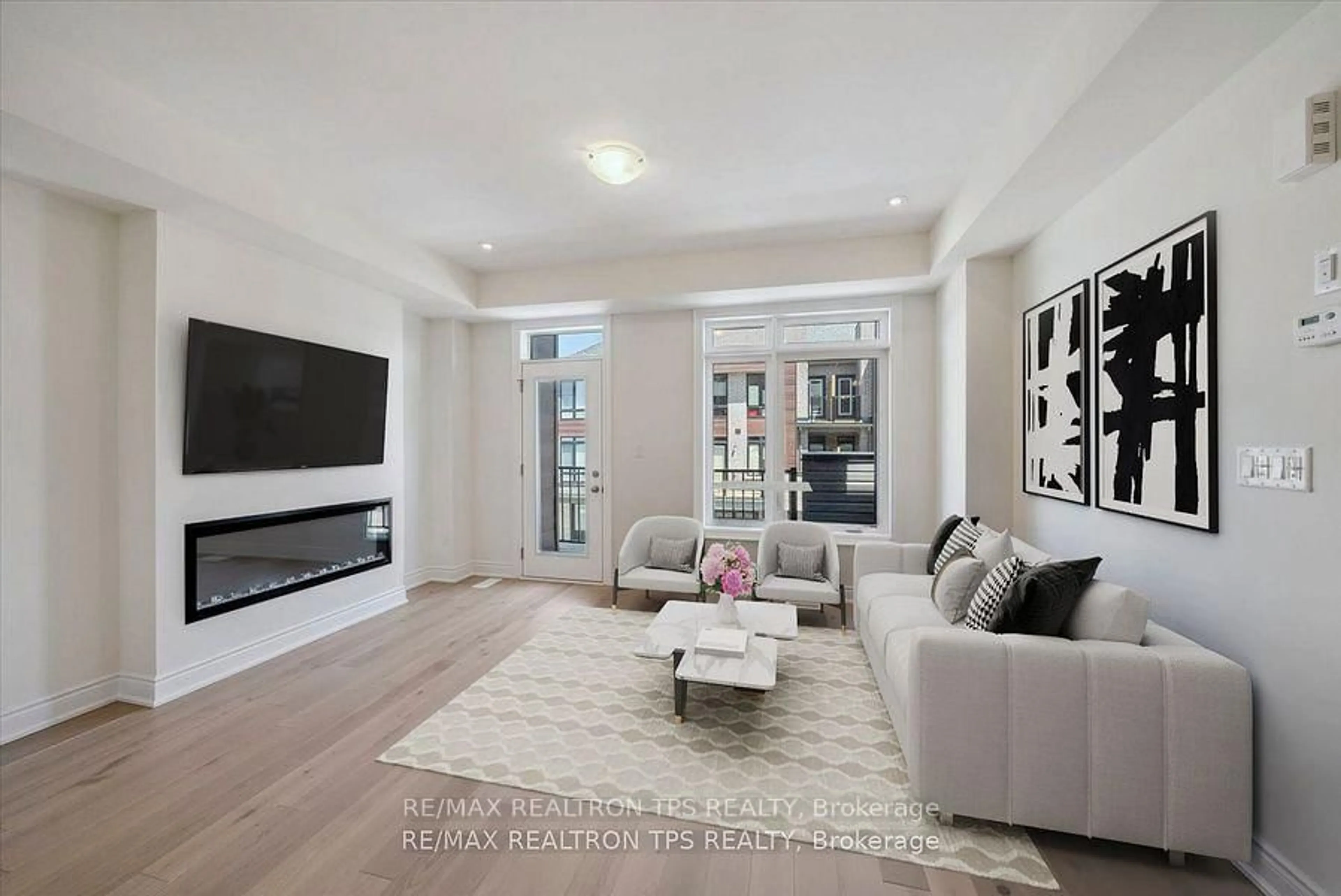 Living room with furniture, unknown for 12 Griffith St, Aurora Ontario L4G 4B1