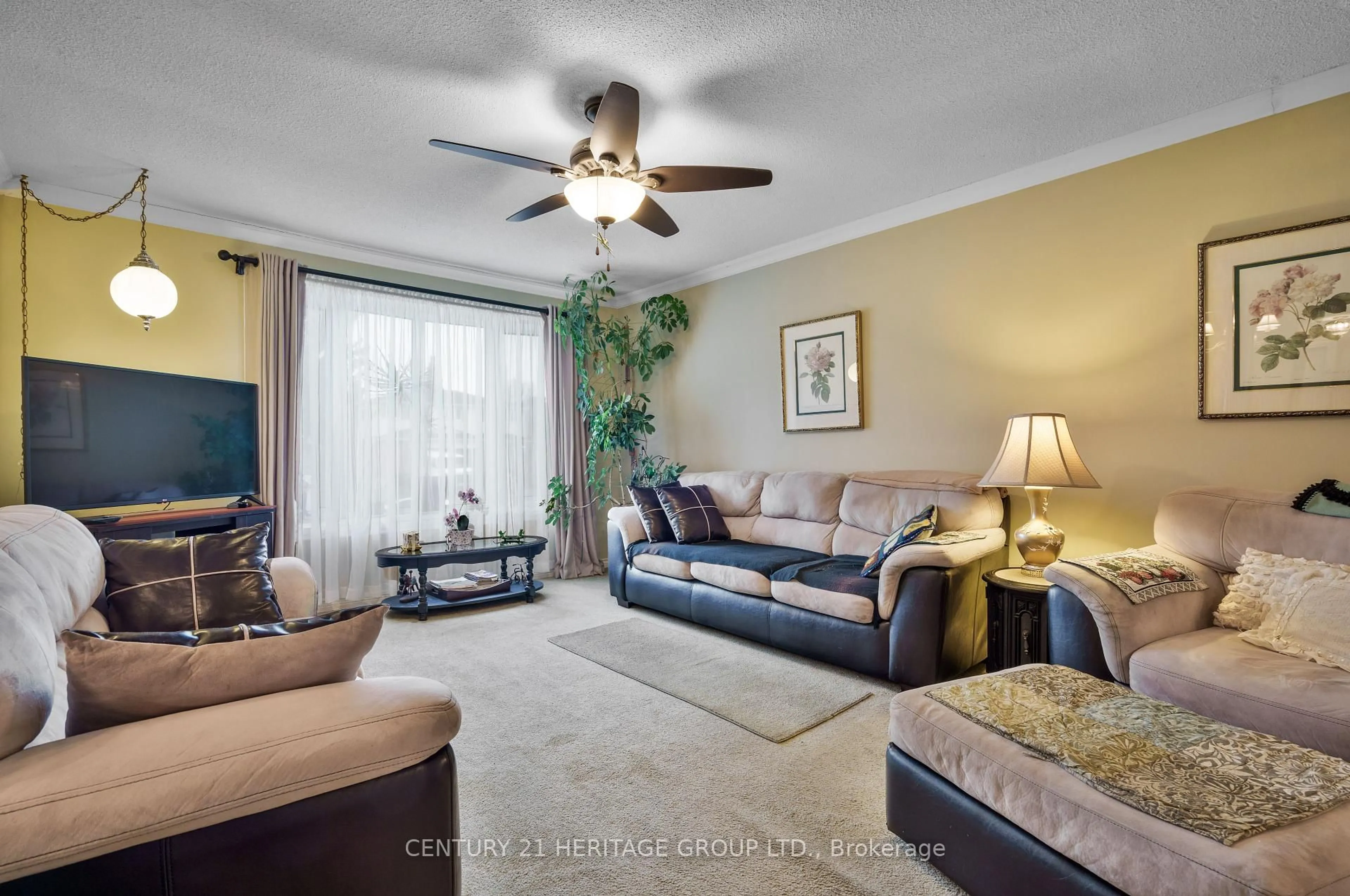 Living room with furniture, unknown for 81 Porter St, Bradford West Gwillimbury Ontario L3Z 1E9