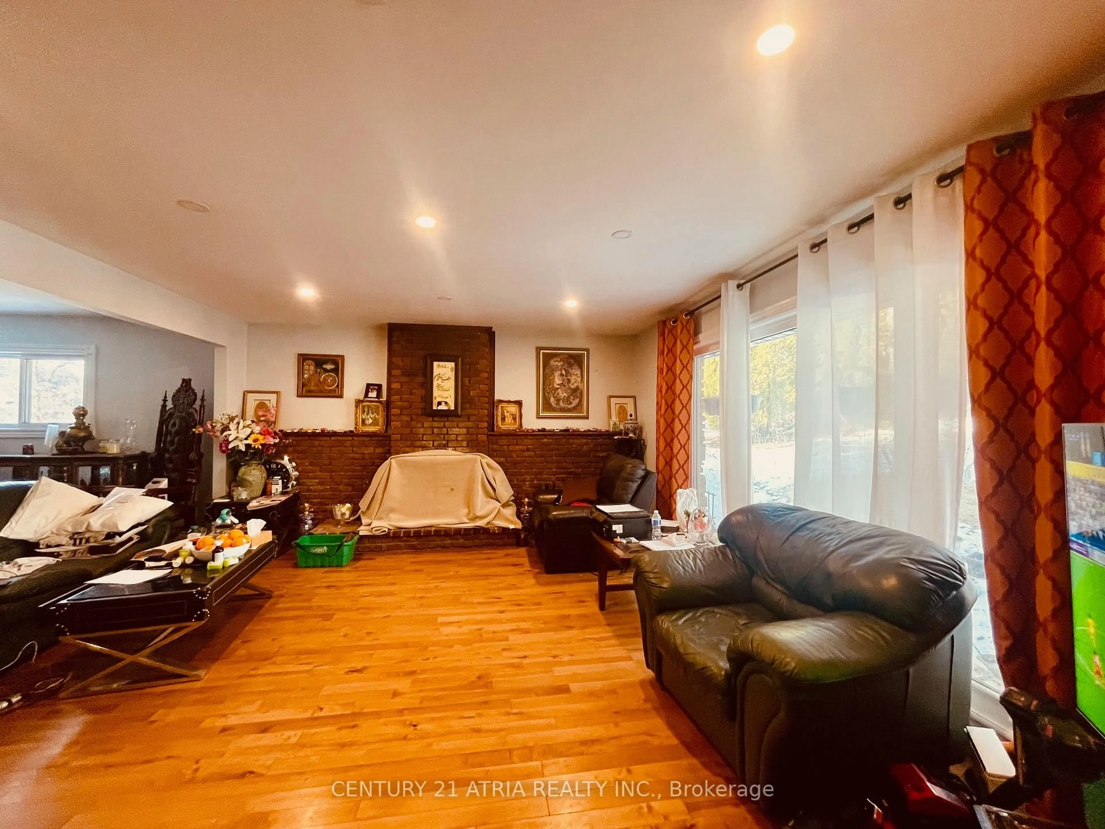 A pic of a room for 14178 Yonge St, Aurora Ontario L4G 0P5