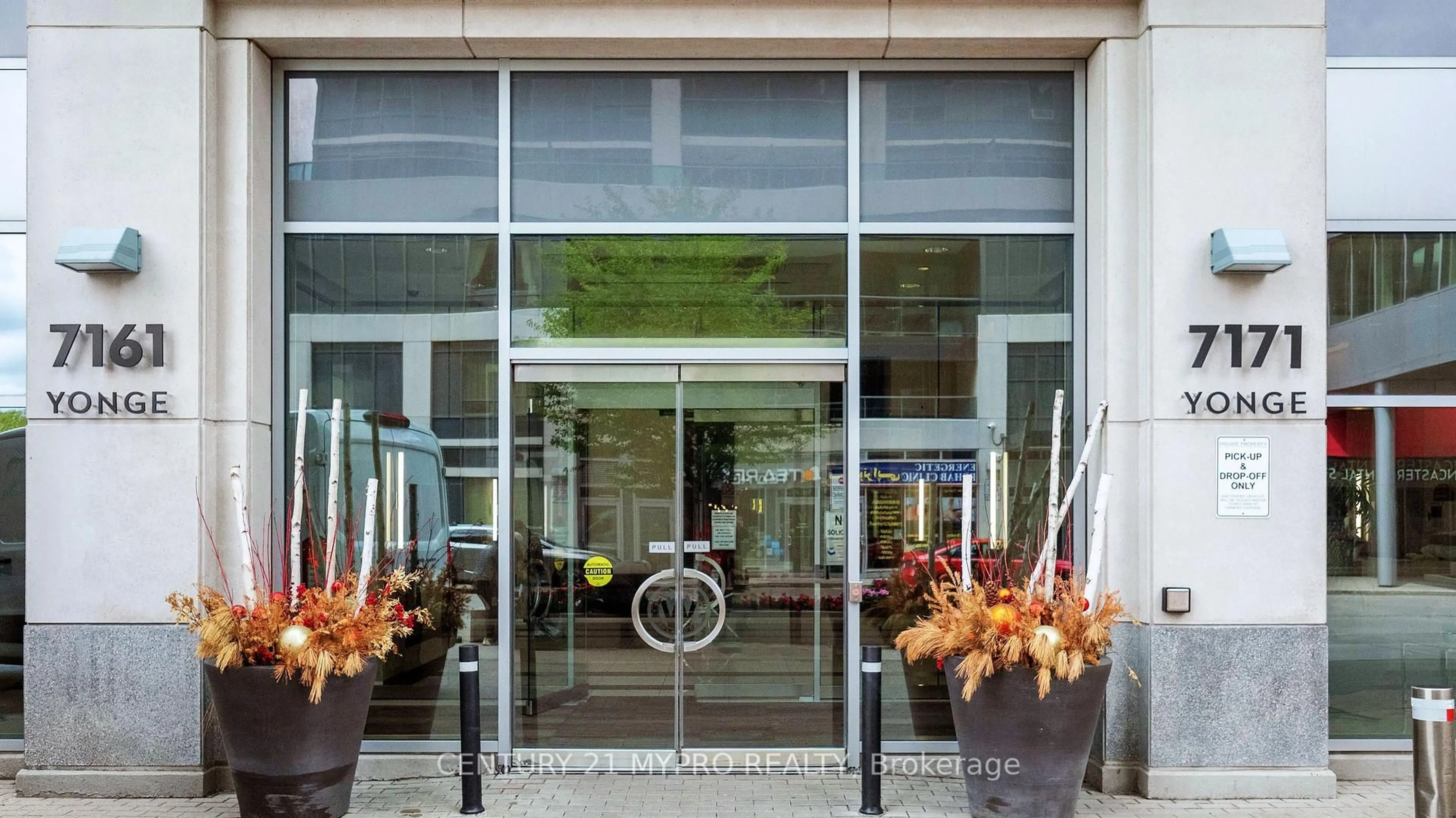 Lobby for 7171 Yonge St #2807, Markham Ontario L3T 0C5