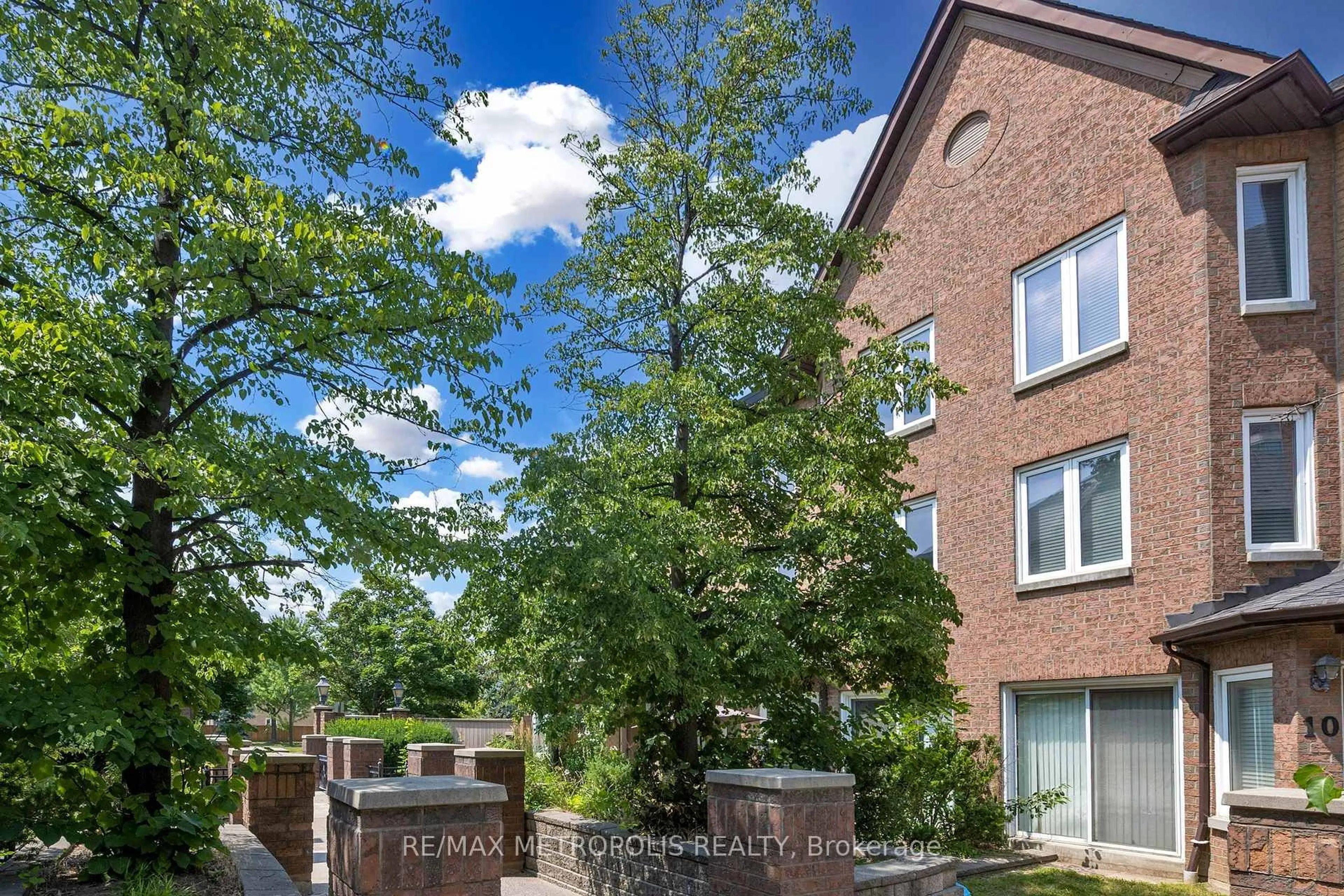 Unknown for 735 New Westminster Dr #9, Vaughan Ontario L4J 7Y9