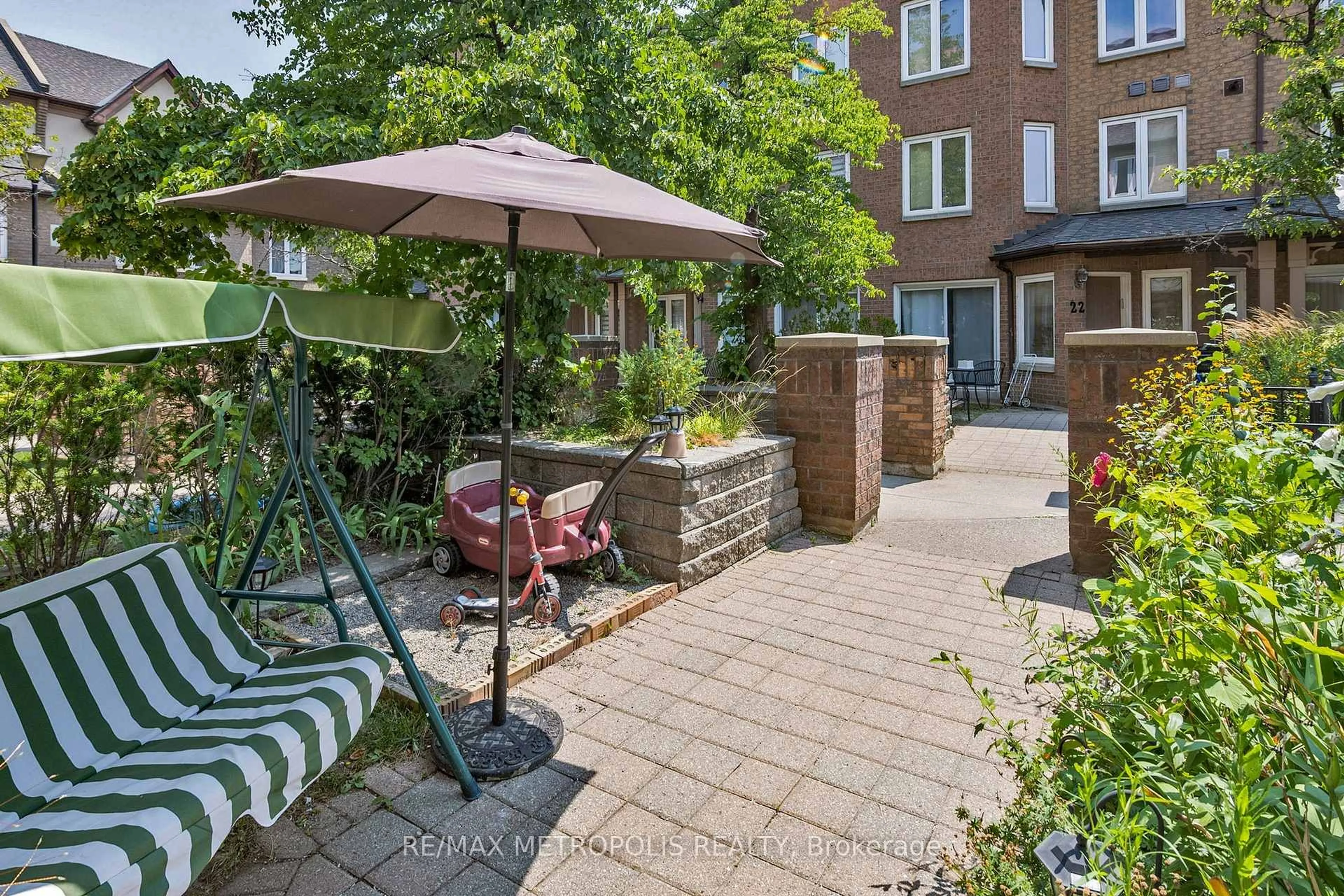 Patio, street for 735 New Westminster Dr #9, Vaughan Ontario L4J 7Y9