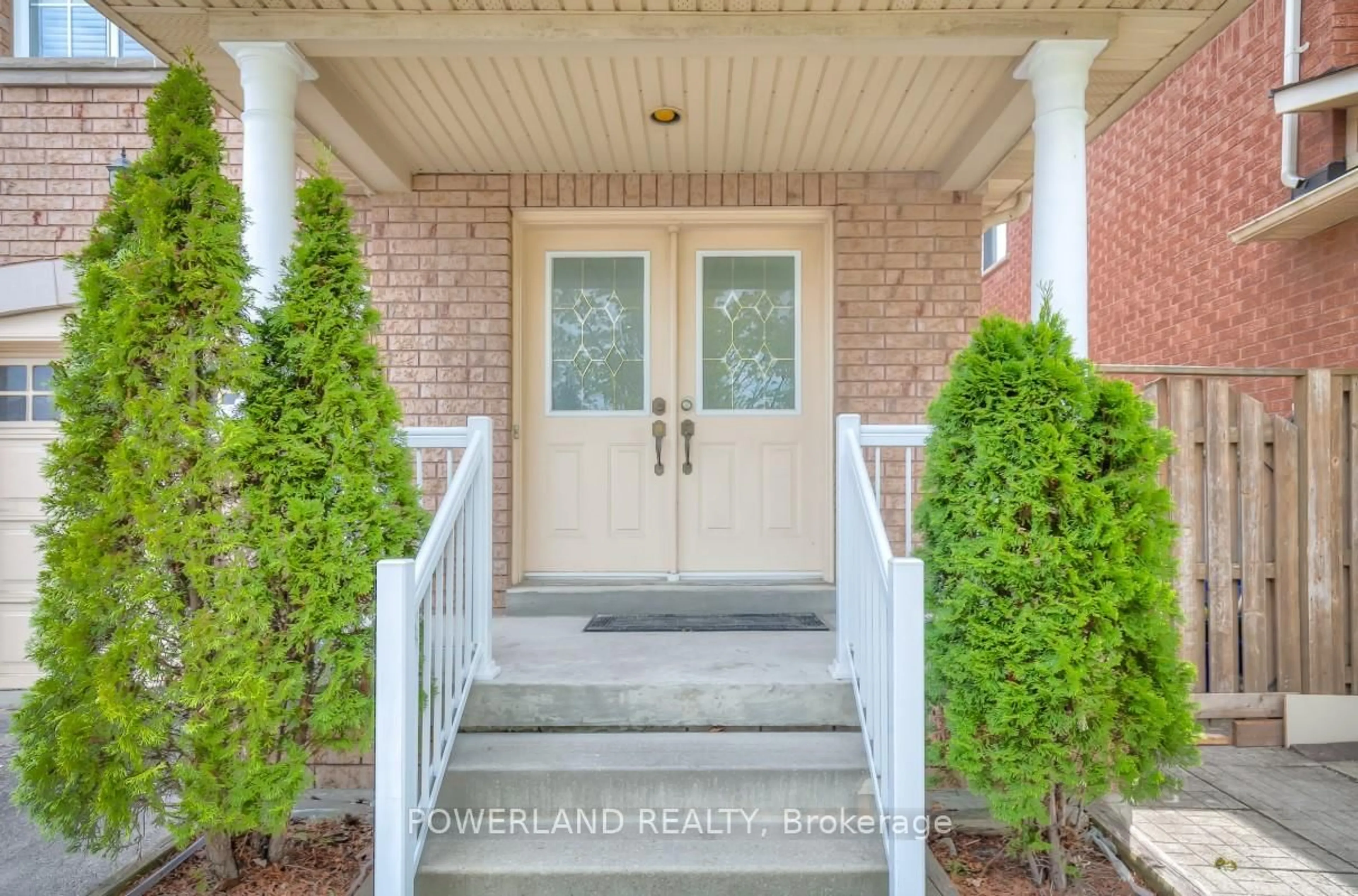Indoor entryway for 129 Zio Carlo Dr, Markham Ontario L3R 4X4