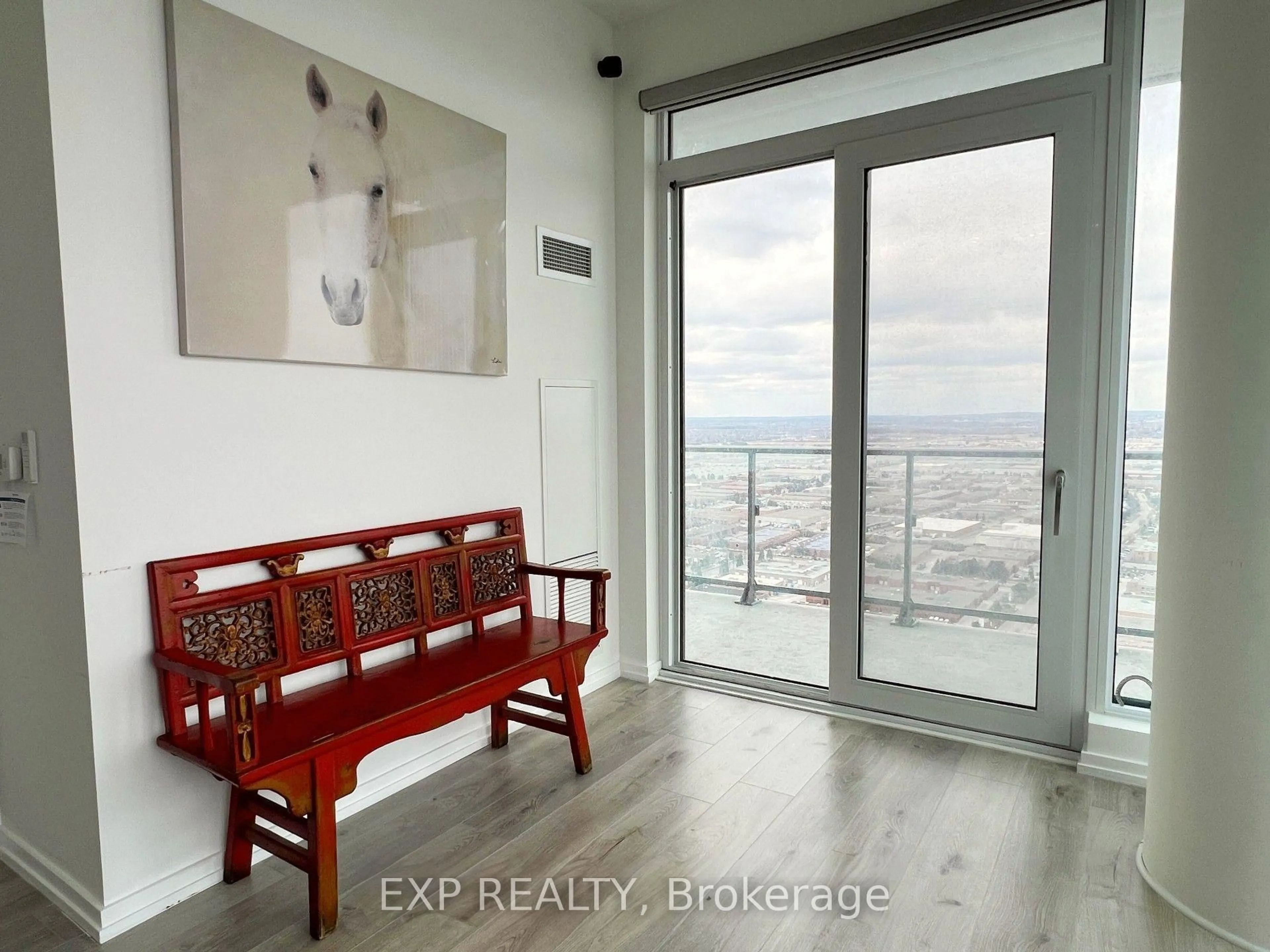 Indoor entryway for 1000 Portage Pkwy #4503, Vaughan Ontario L4K 0L1